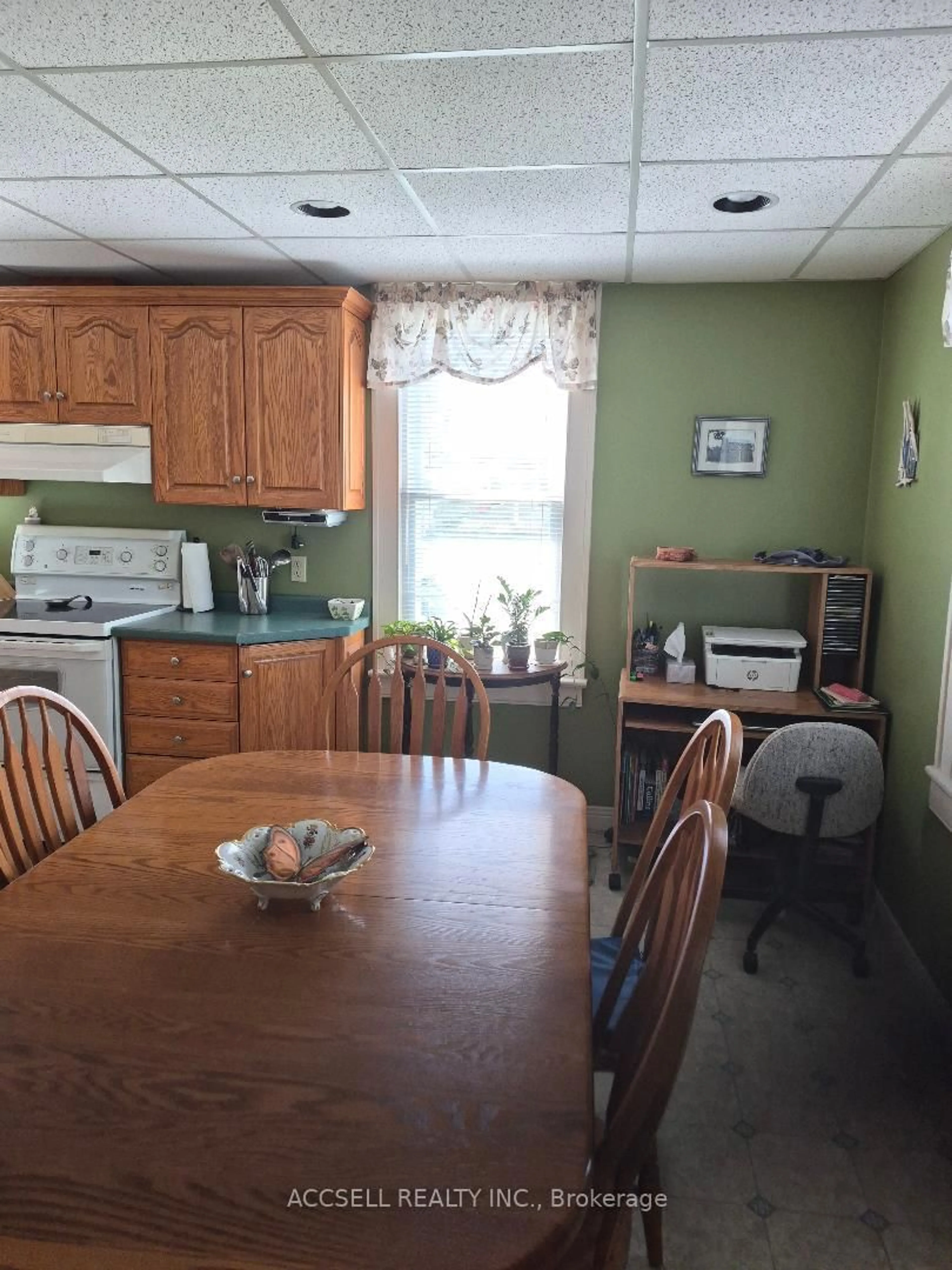 Dining room, unknown for 545 Broadway St, Out of Area Ontario N0N 1T0