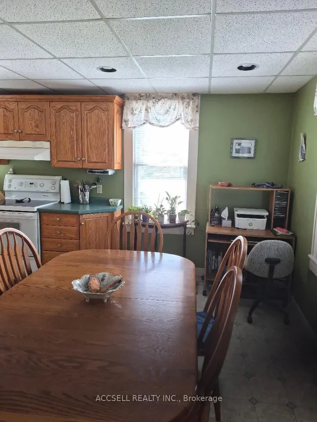 545 Broadway St, Plympton-Wyoming 5