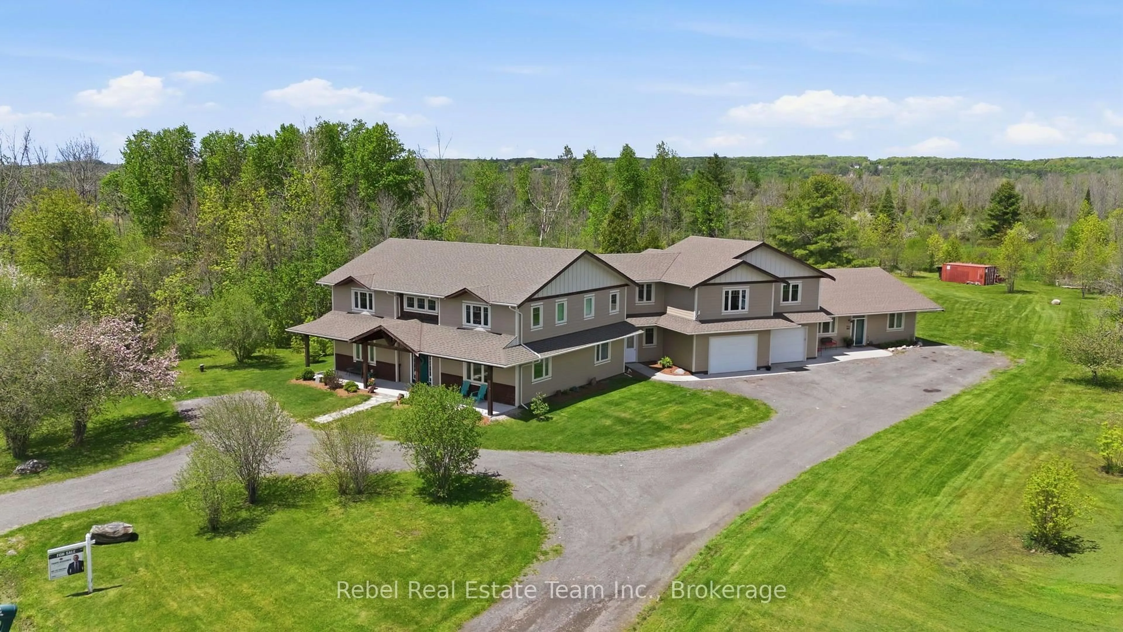 A pic from outside/outdoor area/front of a property/back of a property/a pic from drone, unknown for 190 Lakeshore Rd, Brighton Ontario K0K 1H0