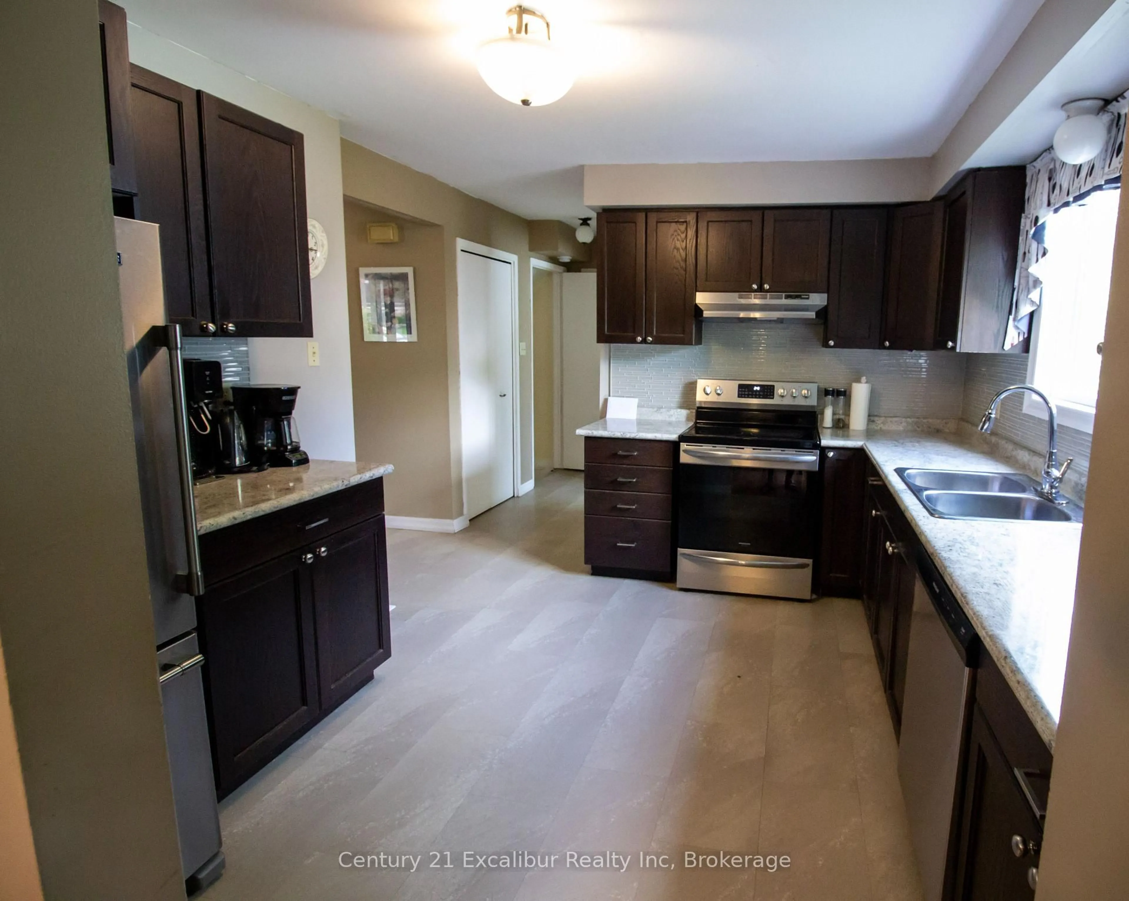 Unknown for 6 Braeside Rd, Centre Wellington Ontario N1M 2Y8