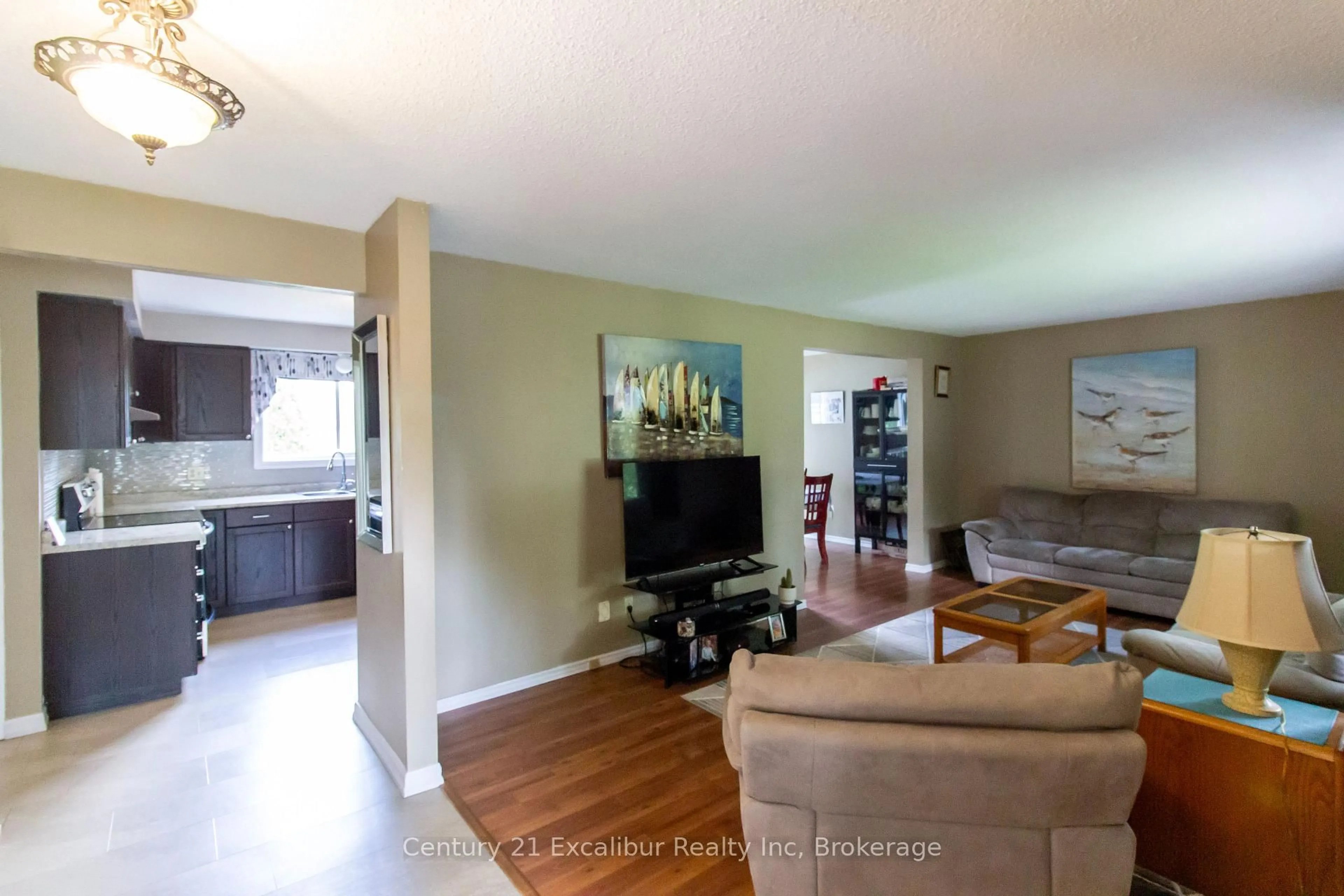 Living room with furniture, unknown for 6 Braeside Rd, Centre Wellington Ontario N1M 2Y8