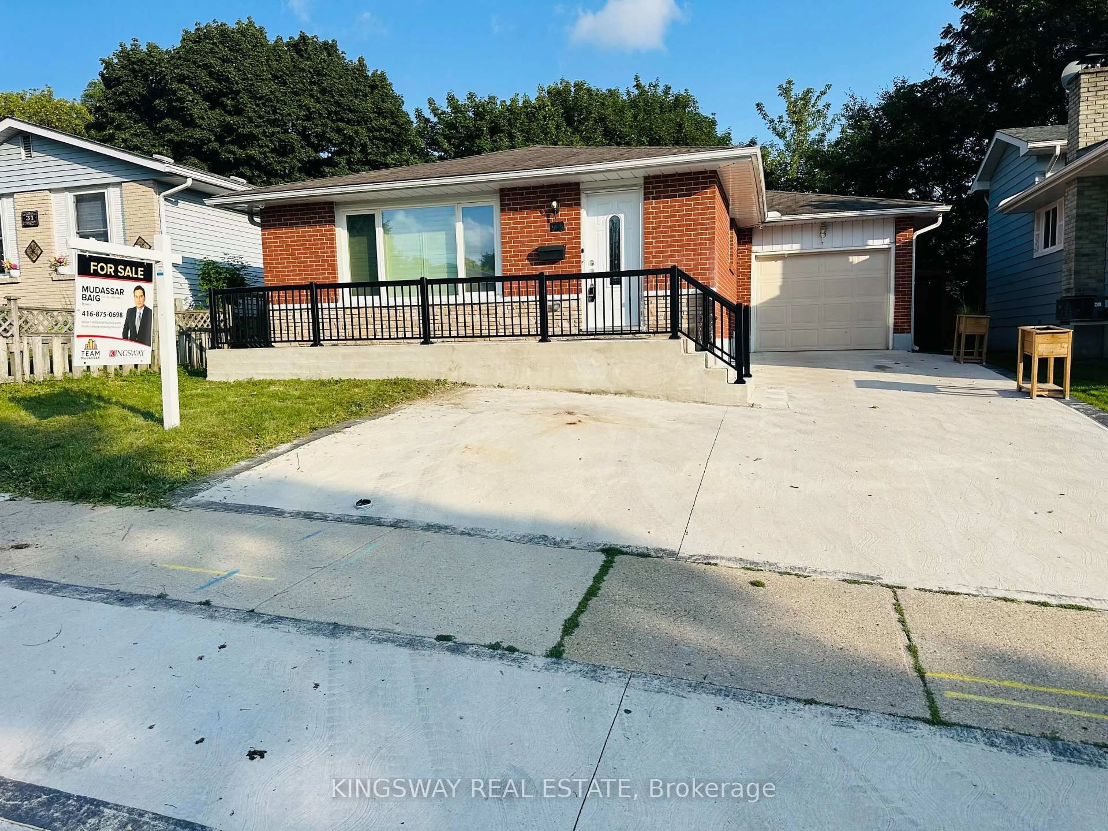 A pic from outside/outdoor area/front of a property/back of a property/a pic from drone, street for 35 Silver Aspen Cres, Kitchener Ontario N2N 1H5