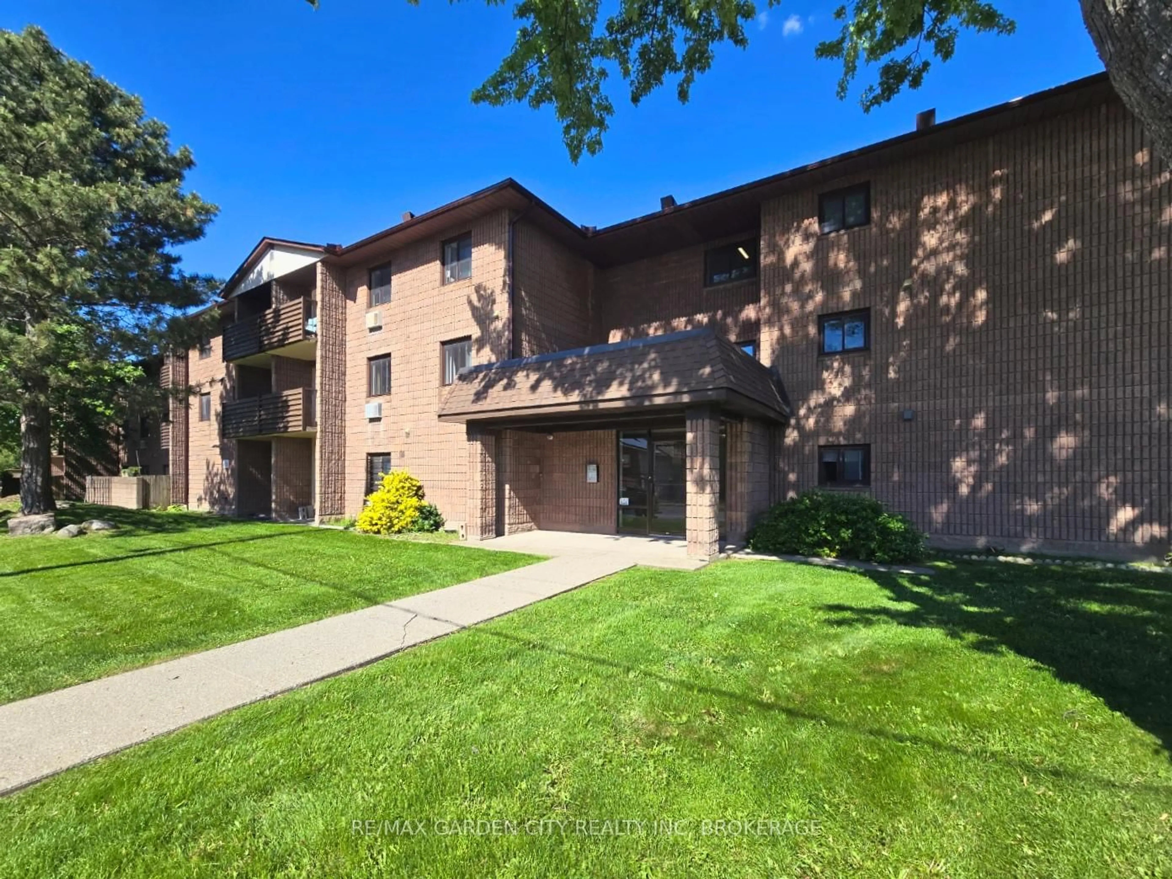 Unknown for 72 Main St #211, Port Colborne Ontario L3K 5Z8