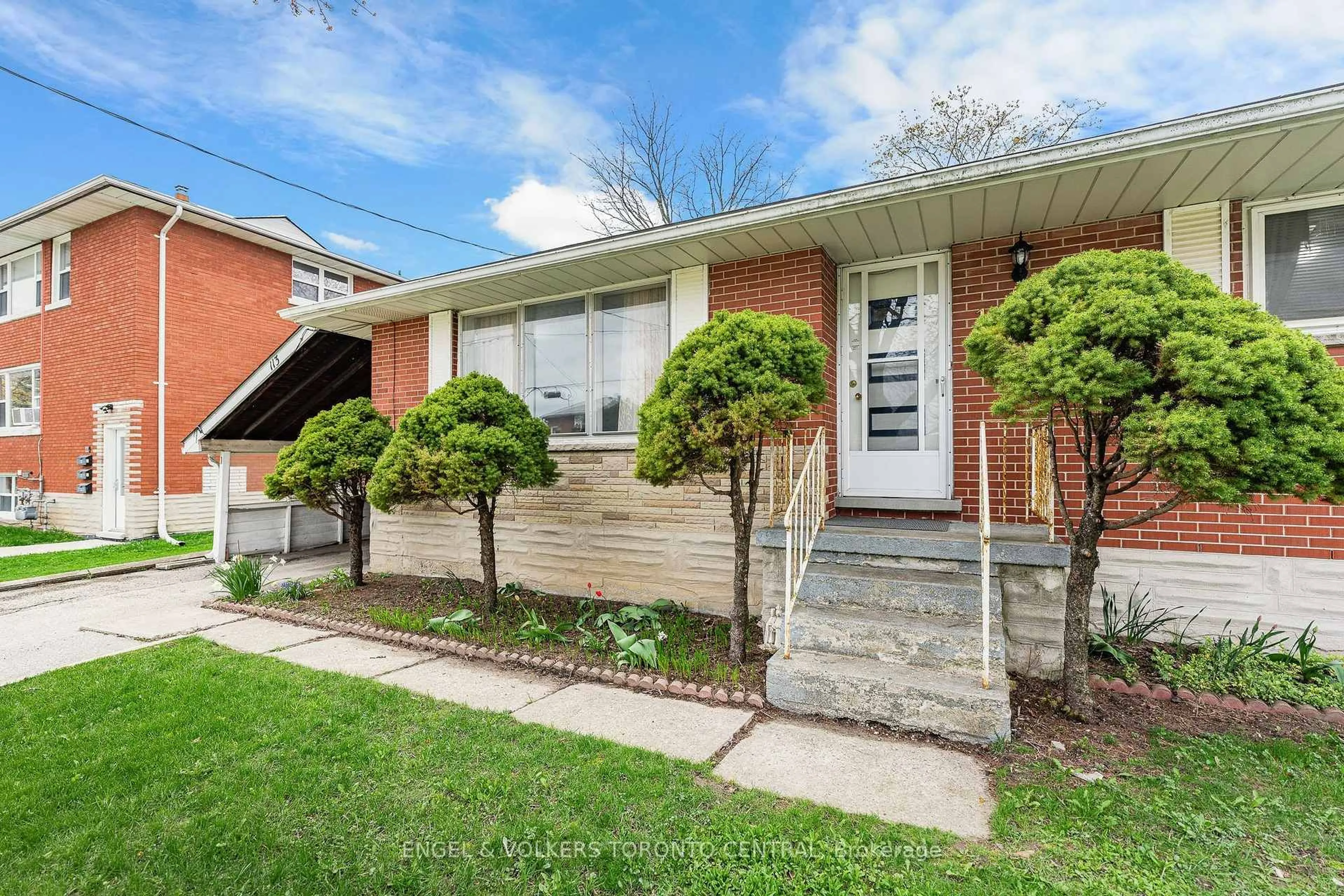 Home with brick exterior material, street for 113 Plymouth Rd, Kitchener Ontario N2G 3G7