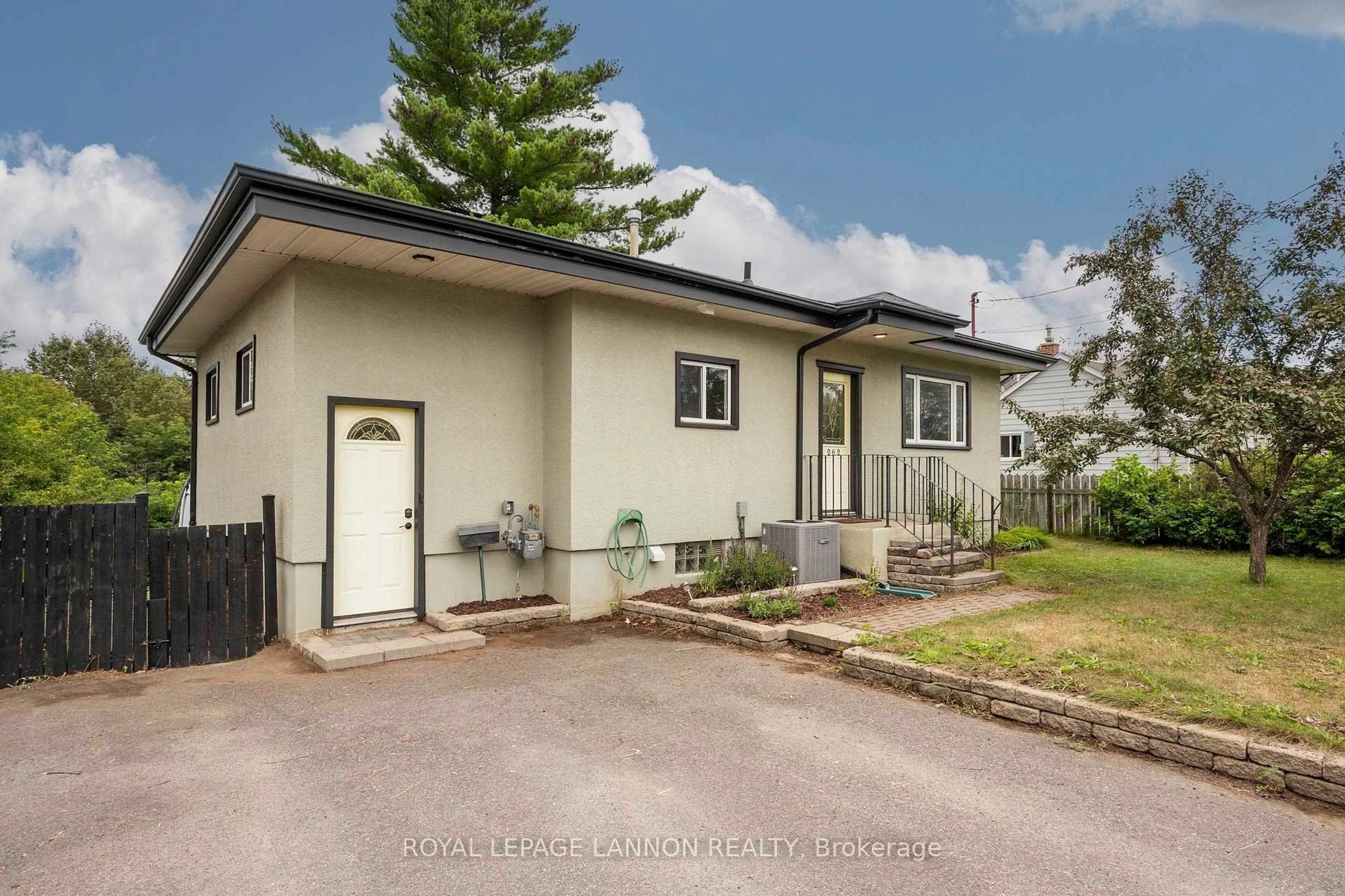 Unknown for 262 THERESA St, Thunder Bay Ontario P7A 5P9