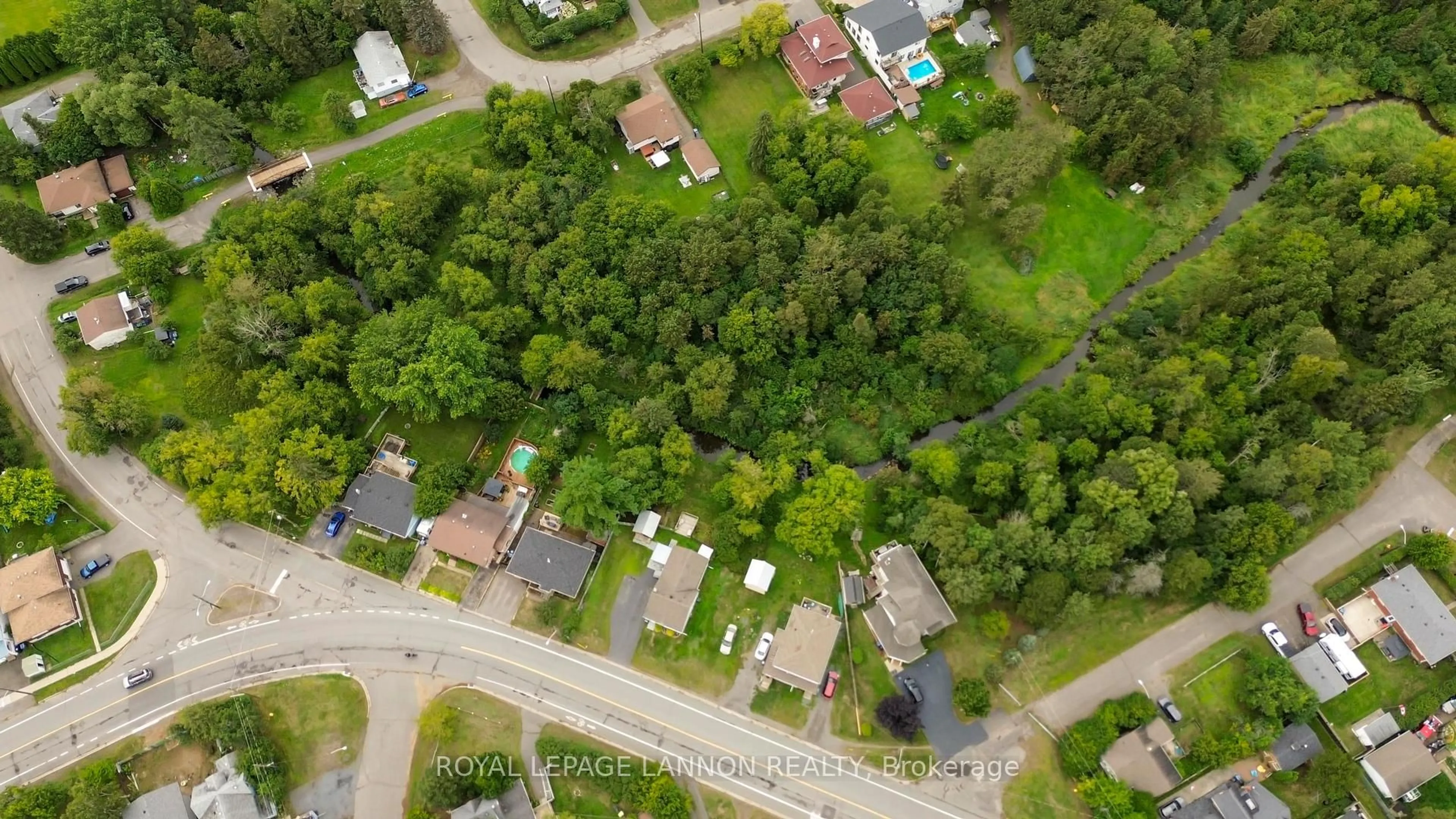 A pic from outside/outdoor area/front of a property/back of a property/a pic from drone, street for 262 THERESA St, Thunder Bay Ontario P7A 5P9