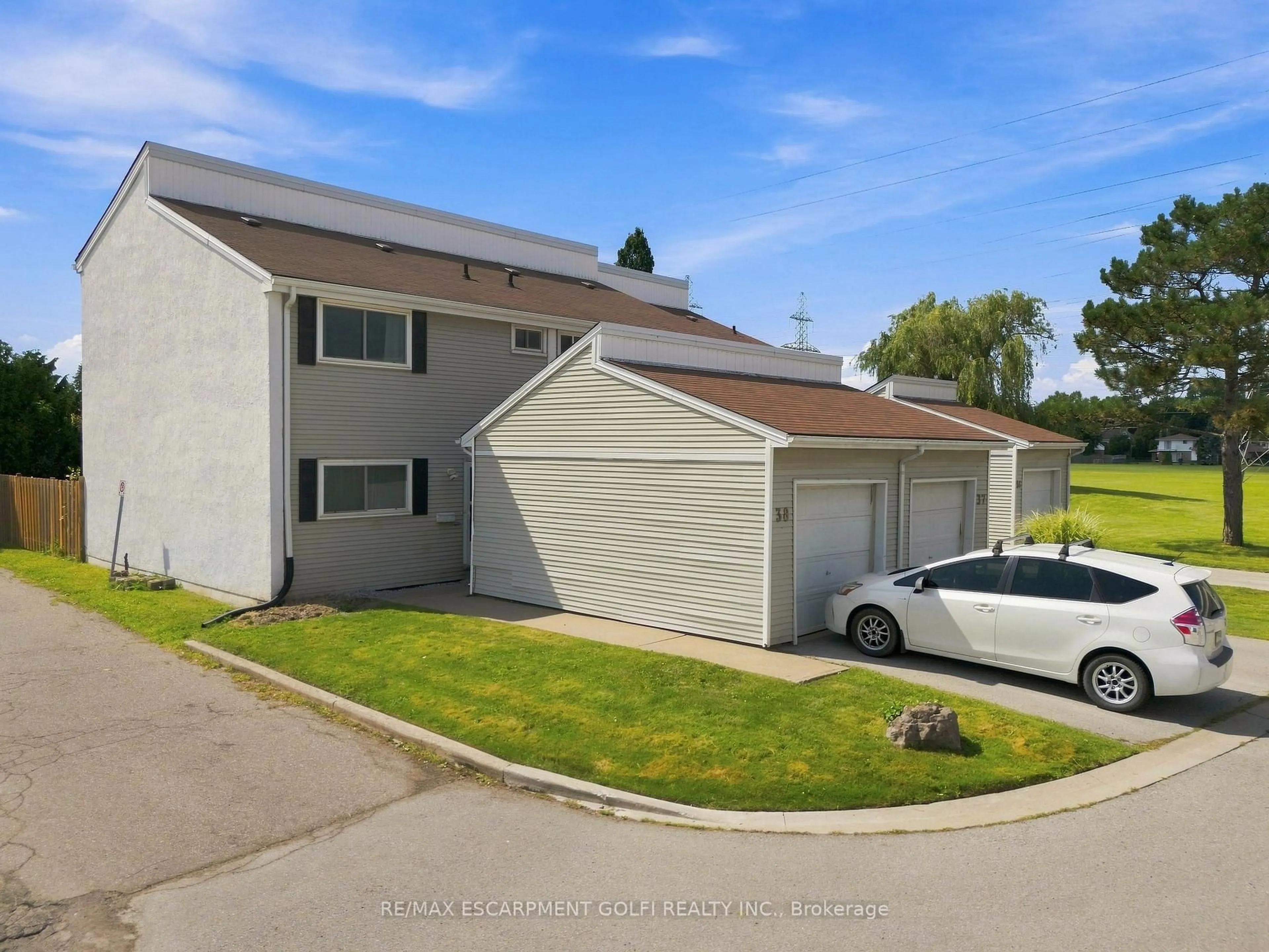 A pic from outside/outdoor area/front of a property/back of a property/a pic from drone, street for 7001 Casey St #38, Niagara Falls Ontario L2J 3G6