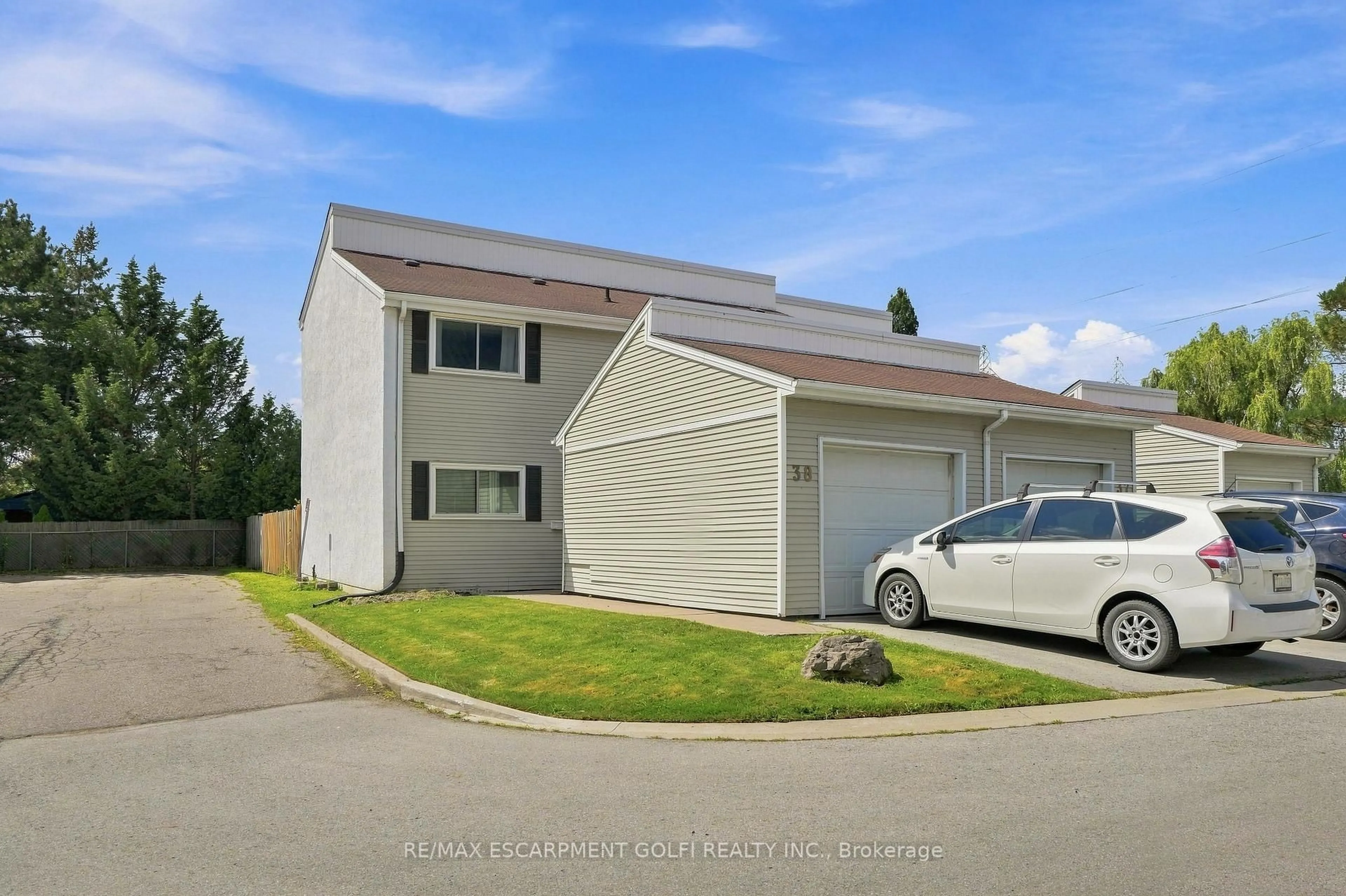 Home with vinyl exterior material, street for 7001 Casey St #38, Niagara Falls Ontario L2J 3G6