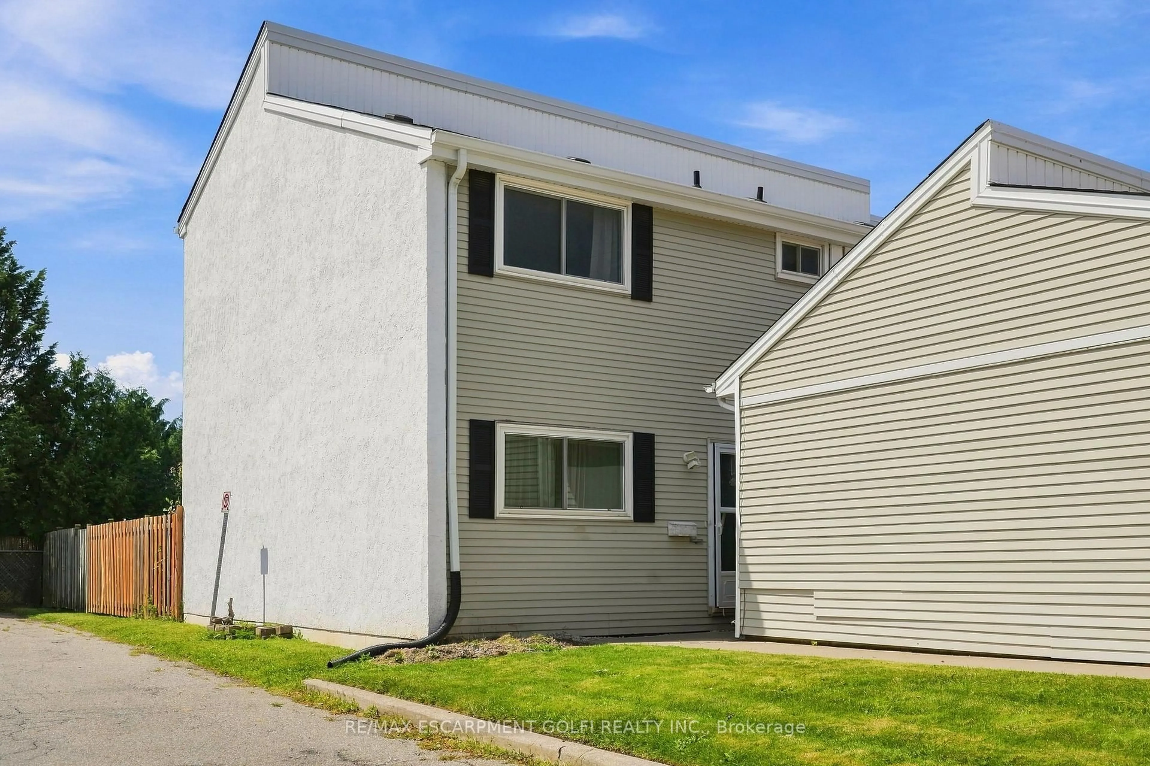 Home with vinyl exterior material, street for 7001 Casey St #38, Niagara Falls Ontario L2J 3G6