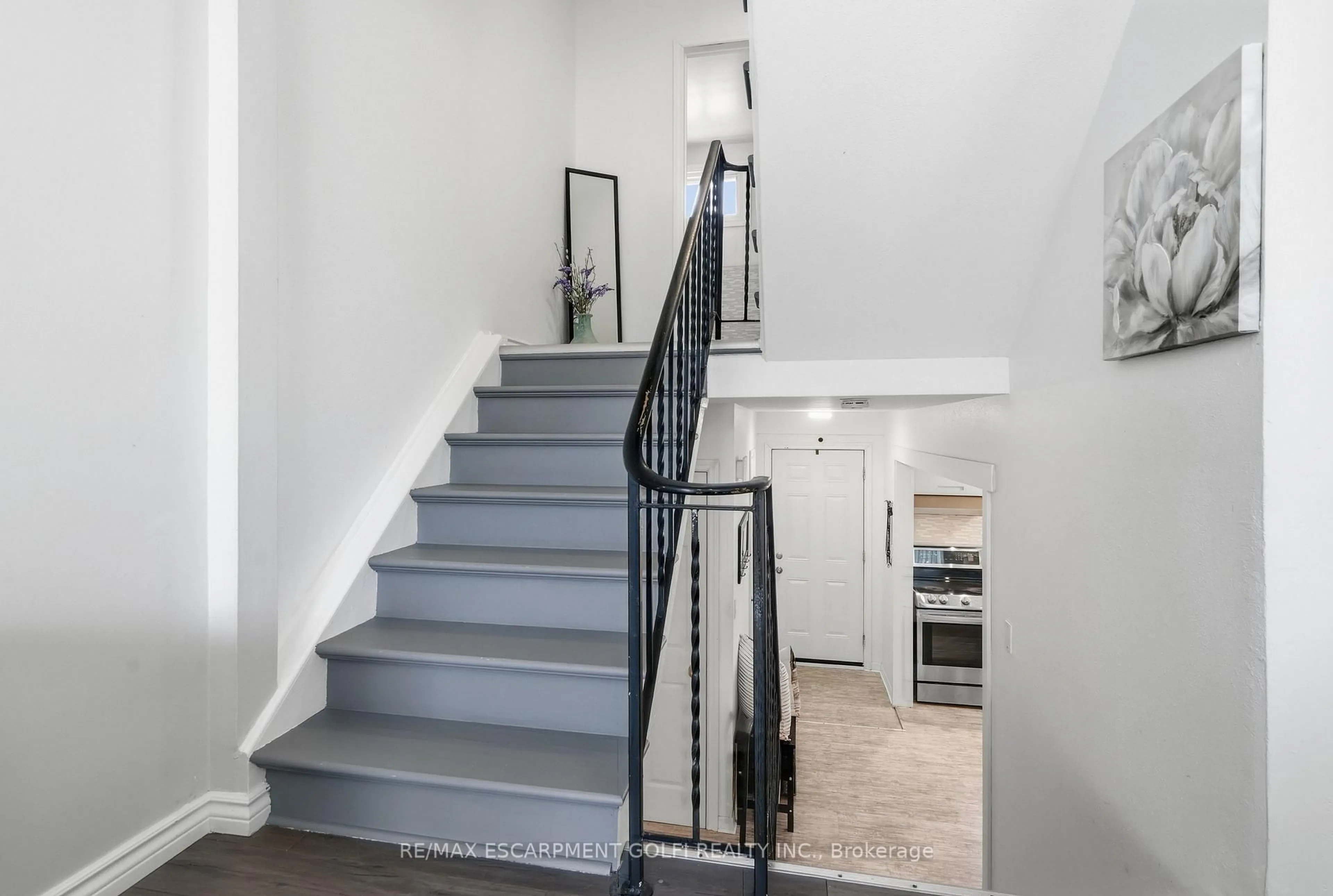 Stairs for 7001 Casey St #38, Niagara Falls Ontario L2J 3G6