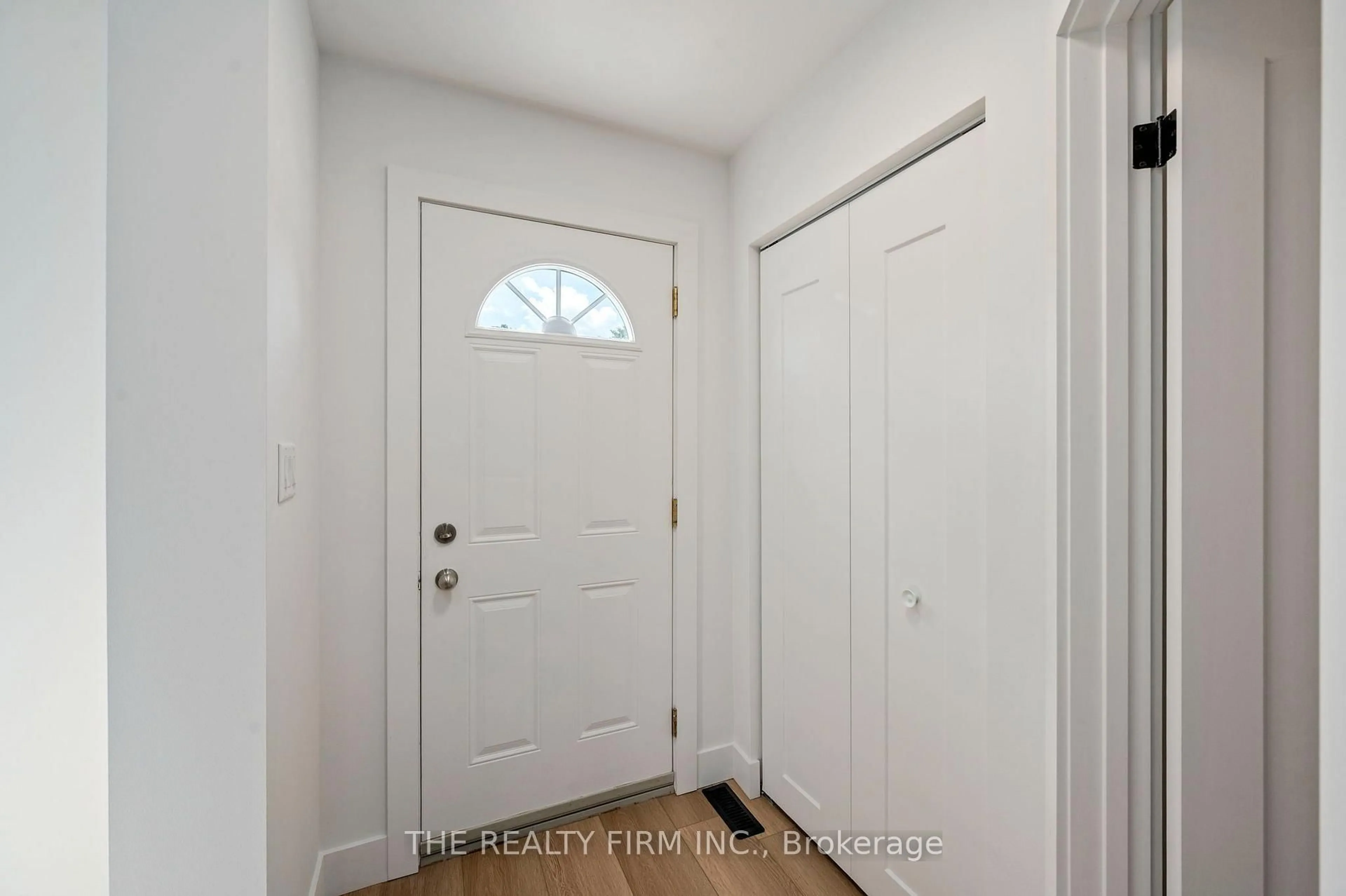 Indoor entryway for 1786 Attawandaron Rd #11, London North Ontario N6G 3N1