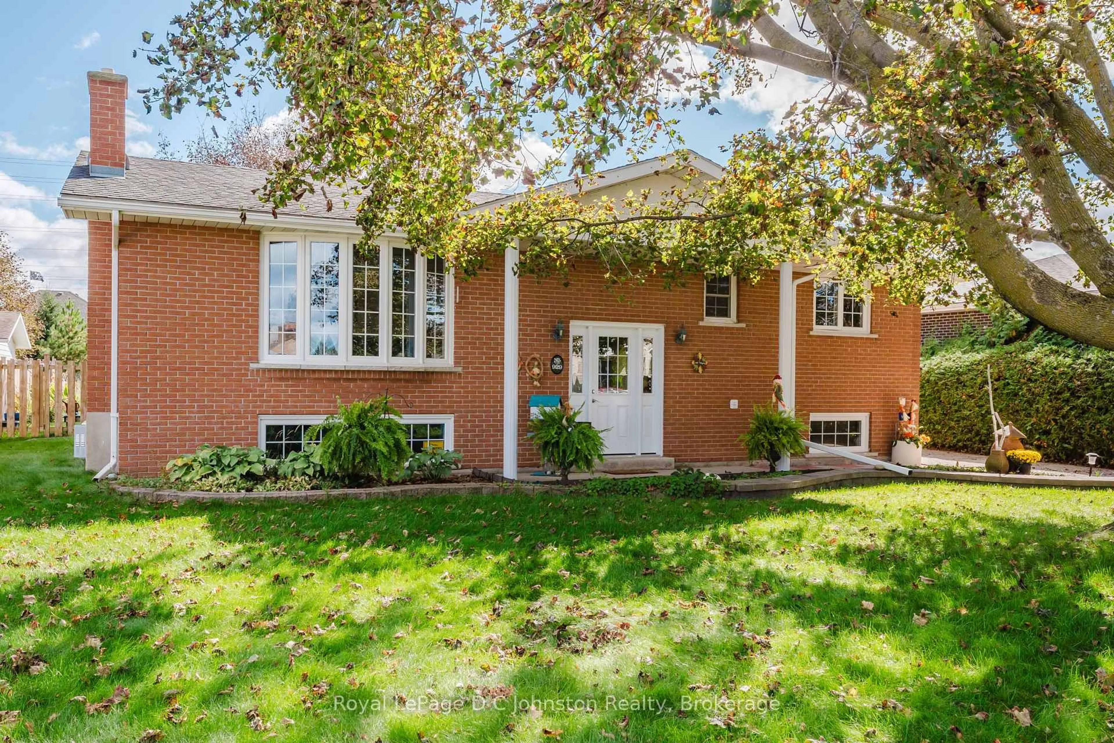 Home with brick exterior material, street for 929 Wellington St, Saugeen Shores Ontario N0H 2C3