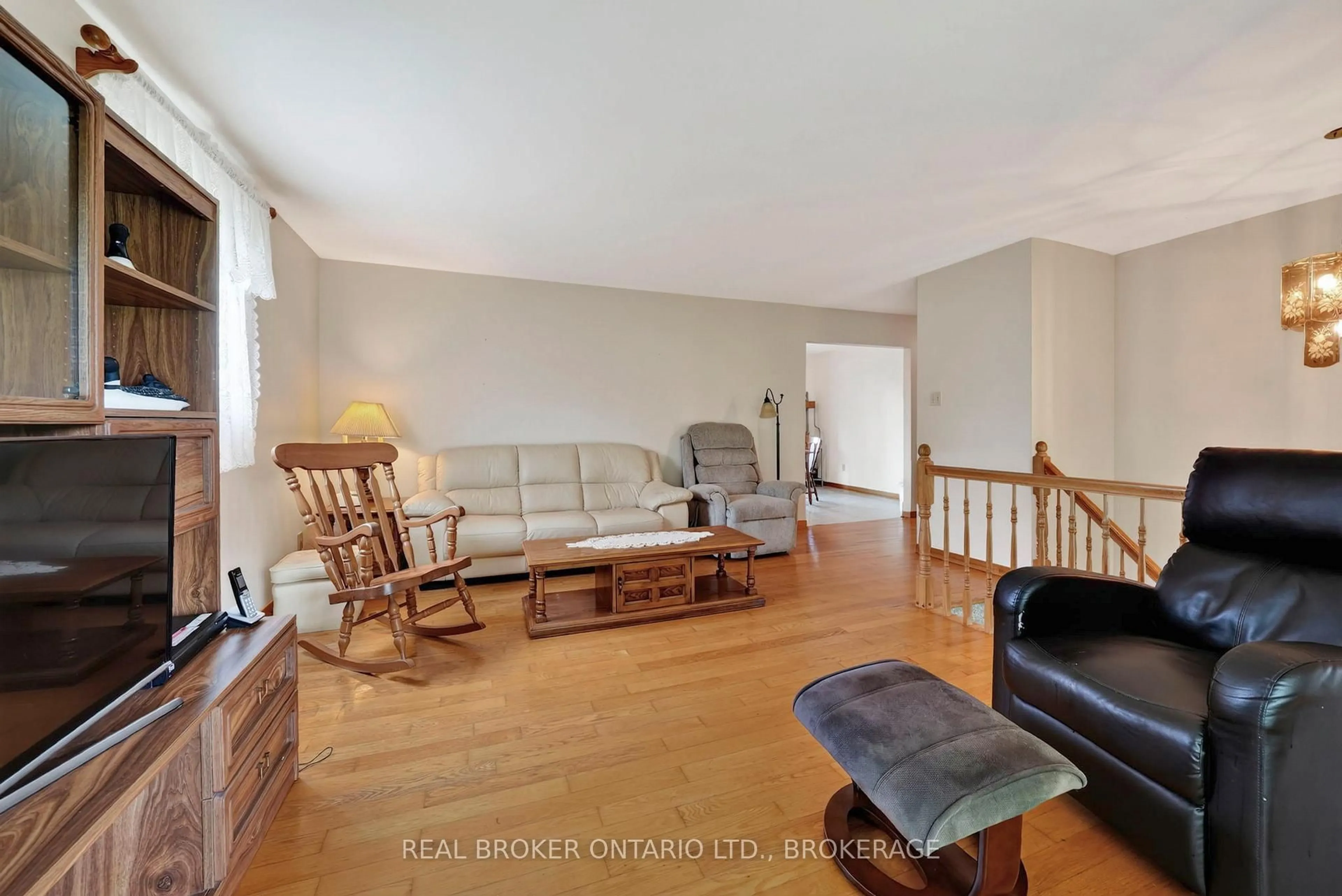 Living room with furniture, unknown for 17550 Island Rd, South Stormont Ontario K0C 1S0