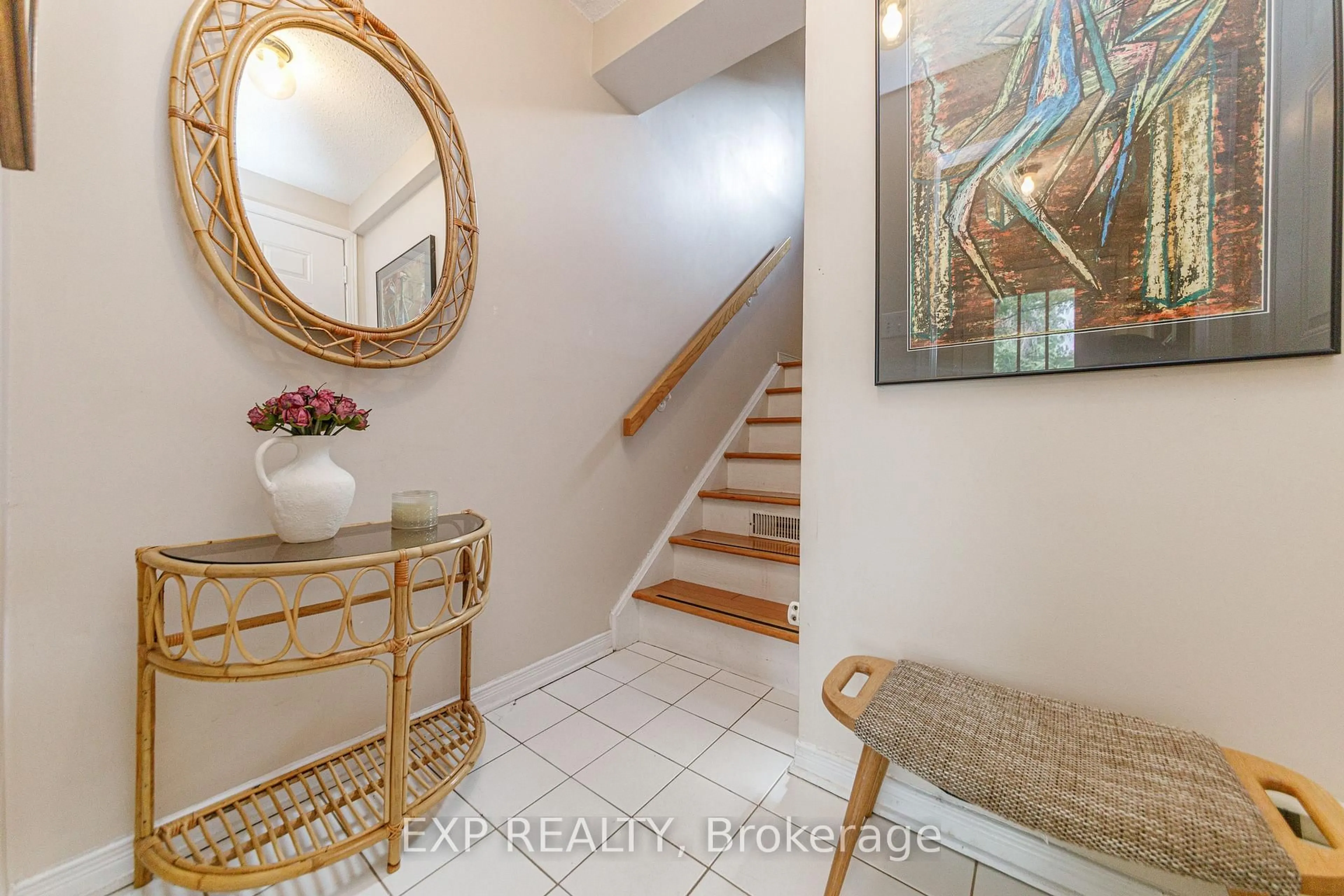 Indoor foyer for 8 Maclean St, Ottawa Ontario K1S 3E9
