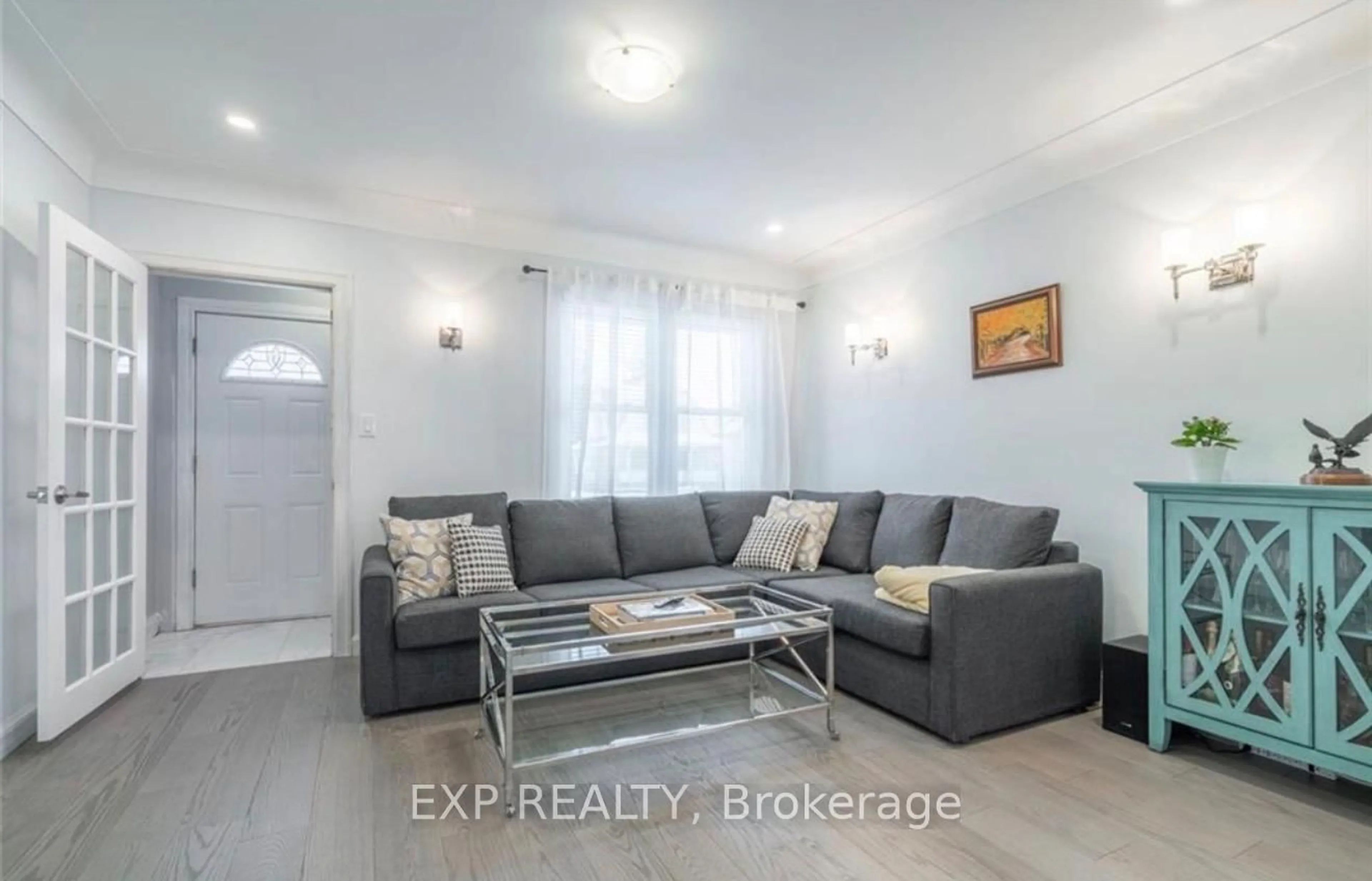 Living room with furniture, unknown for 78 Terrace Hill St, Brantford Ontario N3R 1G1