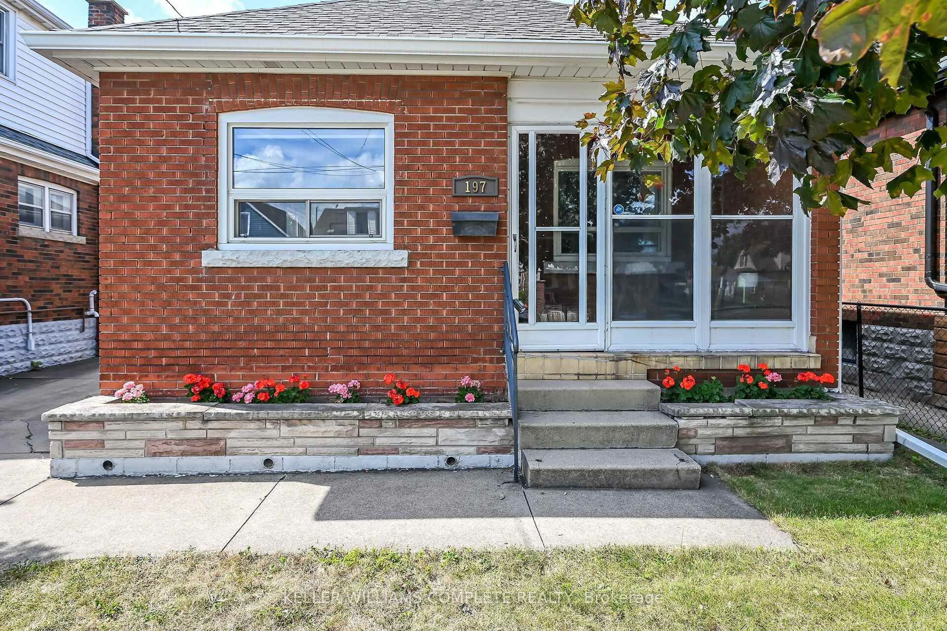 Home with brick exterior material, street for 197 FAIRFIELD Ave, Hamilton Ontario L9H 5H3