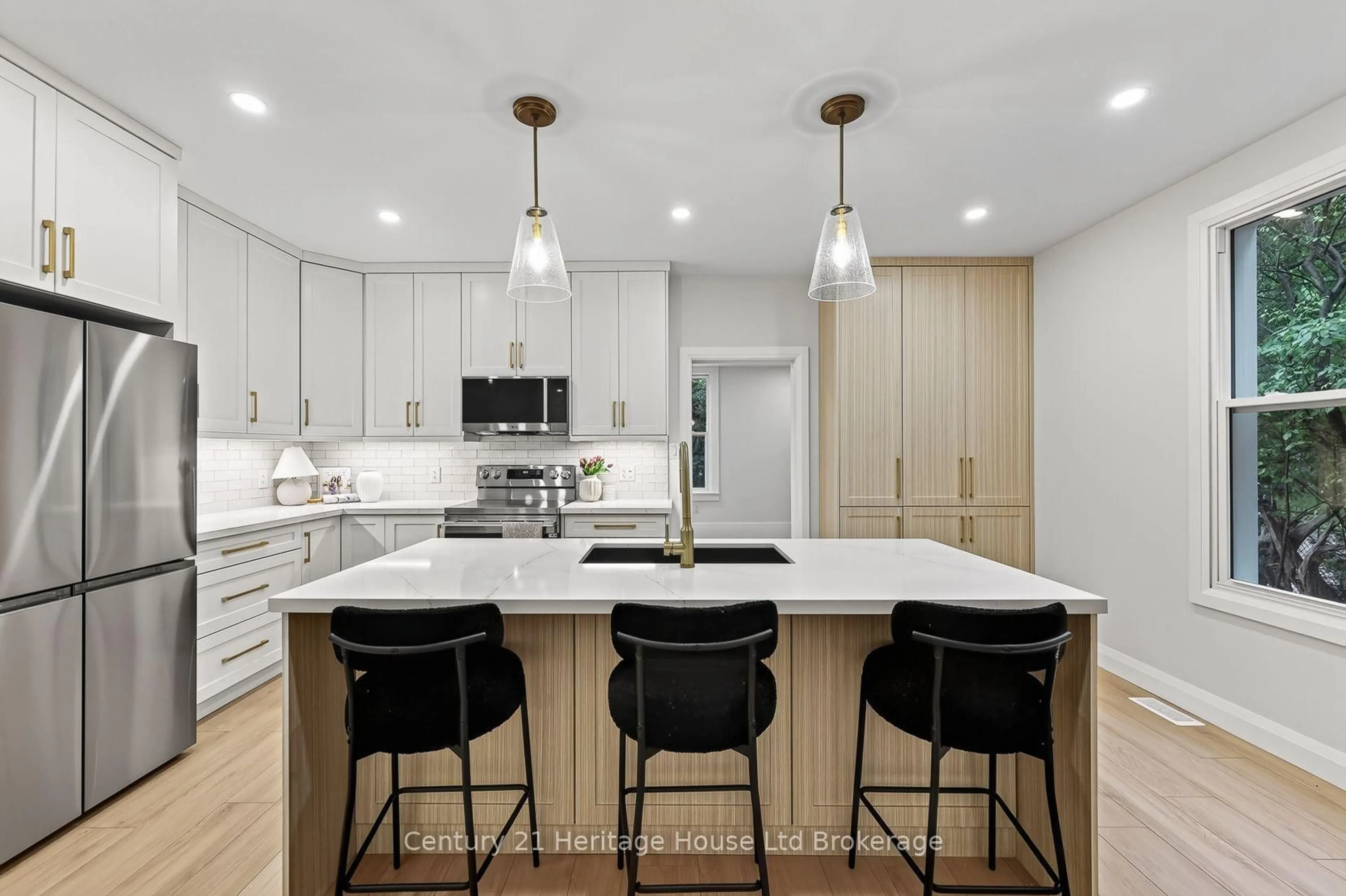 Contemporary kitchen, unknown for 256 Union St, Norfolk Ontario N3Y 2B5