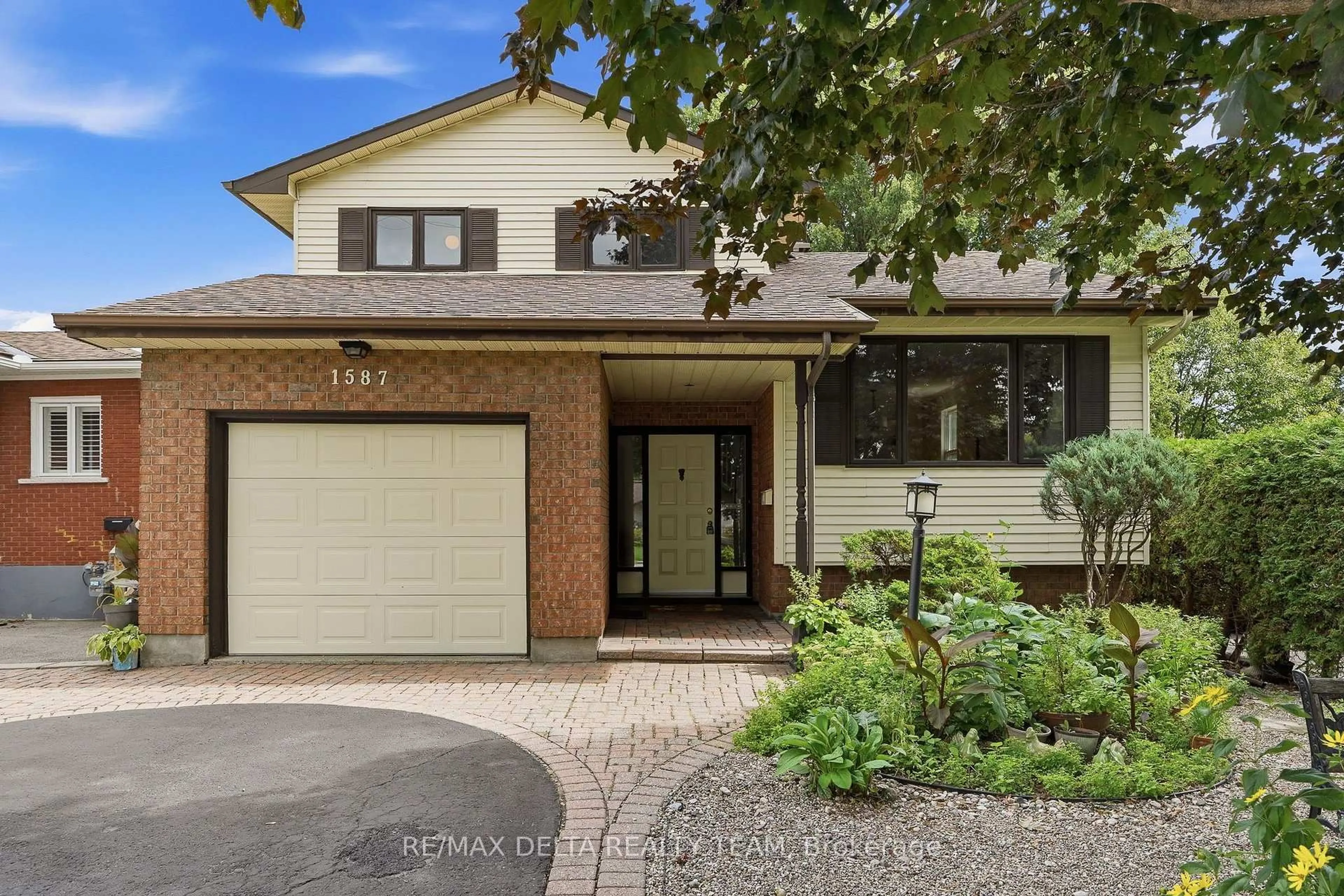 Home with brick exterior material, street for 1587 Maxime St, Ottawa Ontario K1B 3K9