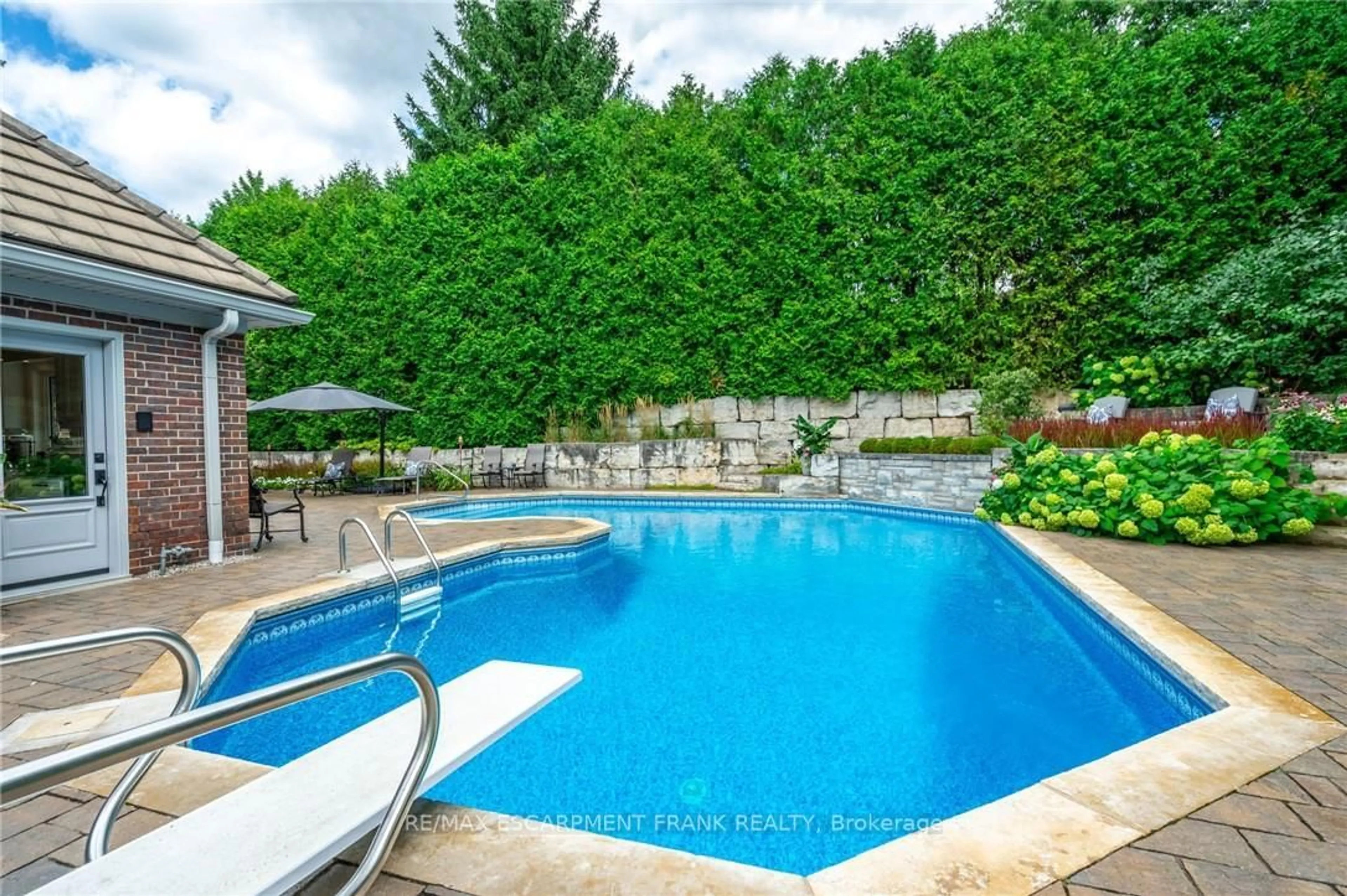 Pool for 45 Peppertree Cres, Hamilton Ontario L9G 4L8