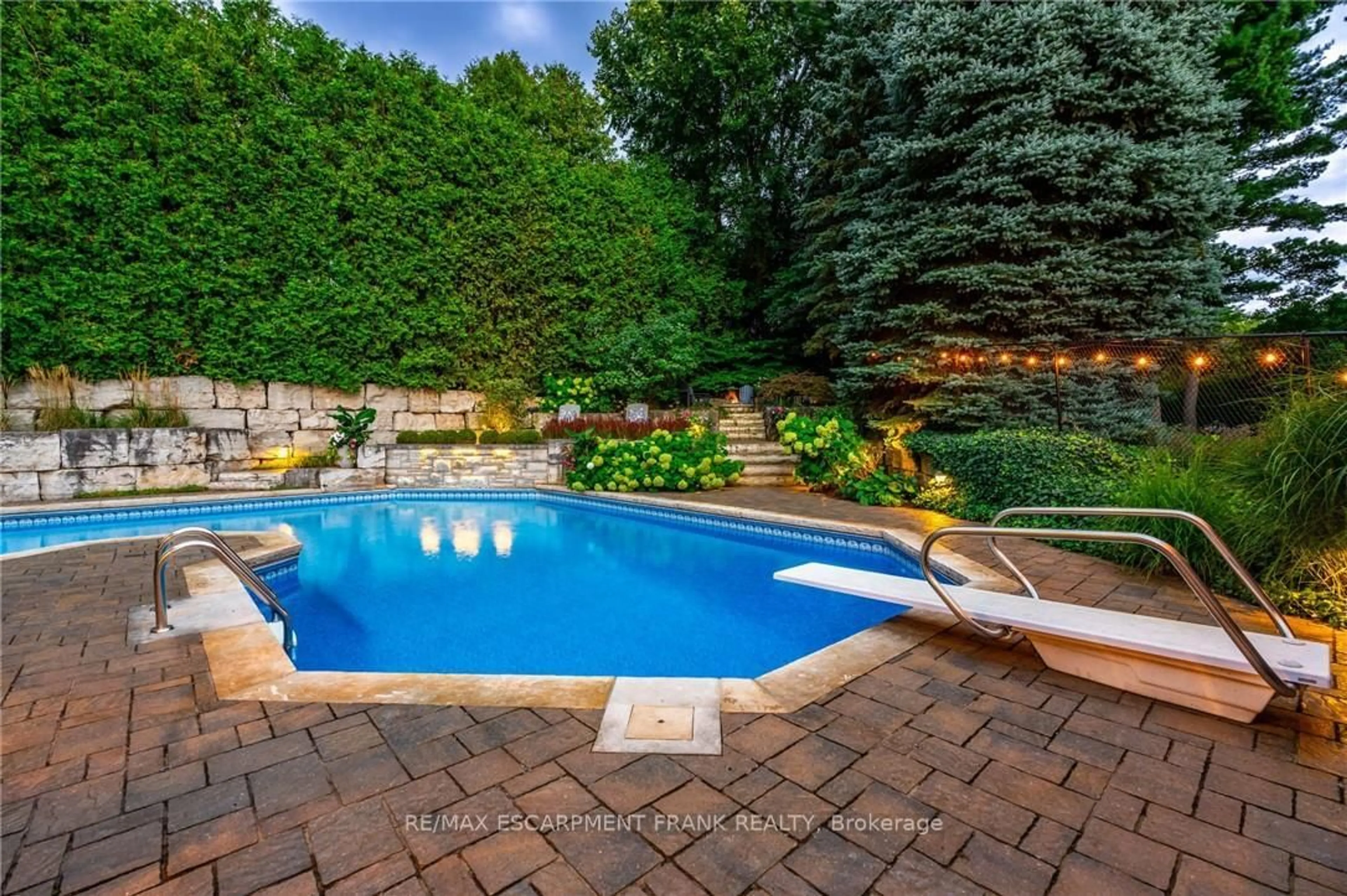 Pool for 45 Peppertree Cres, Hamilton Ontario L9G 4L8