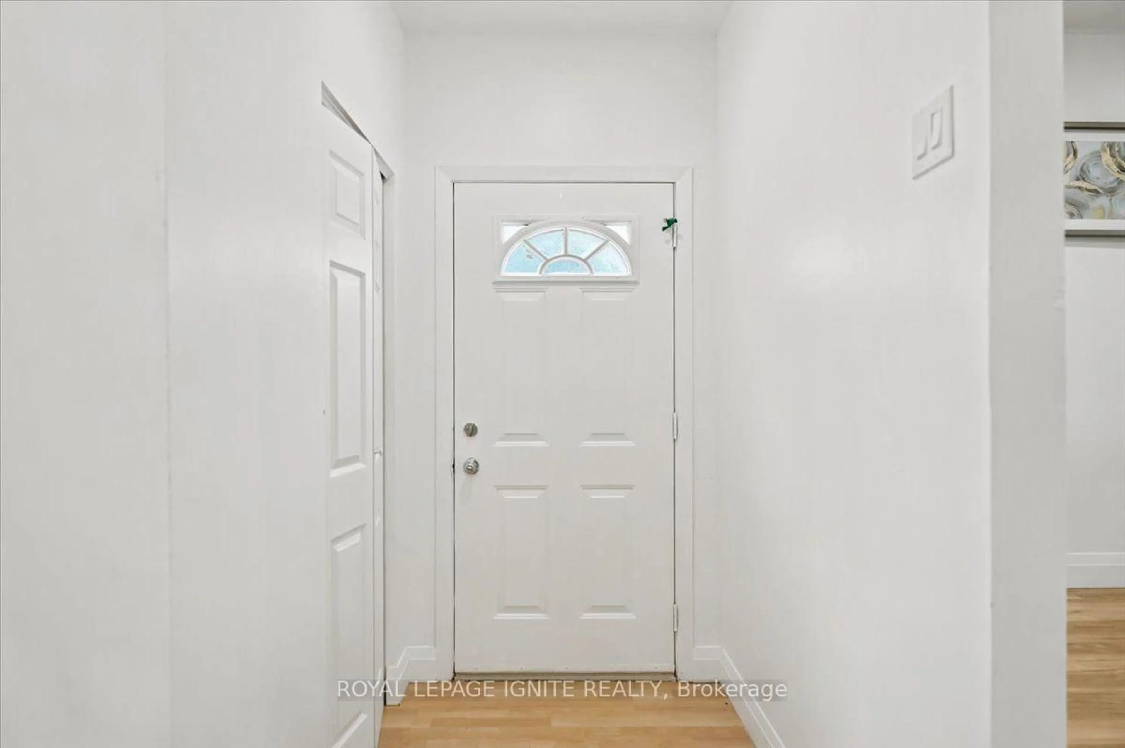 Indoor entryway for 6 Upton Cres, Guelph Ontario N1E 6P2