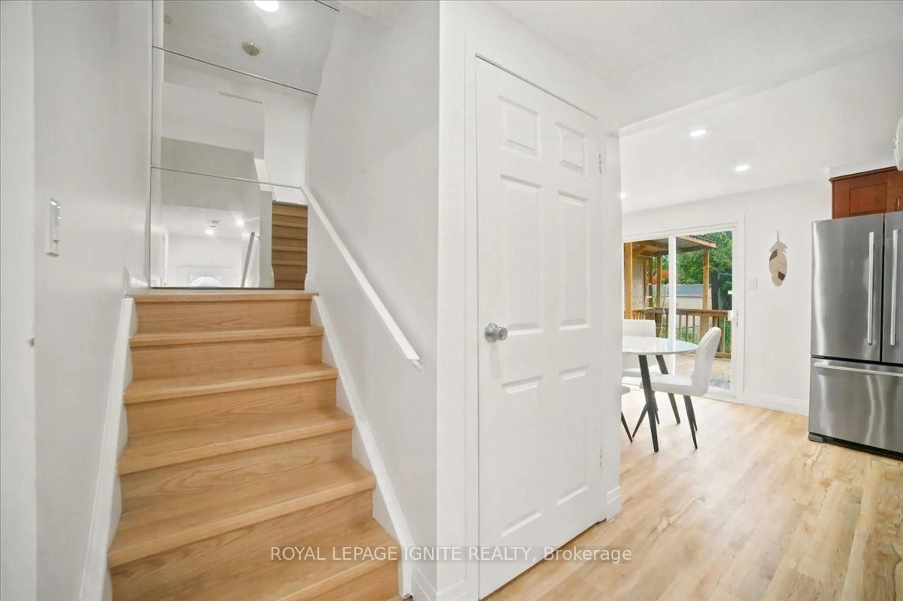 Indoor entryway for 6 Upton Cres, Guelph Ontario N1E 6P2