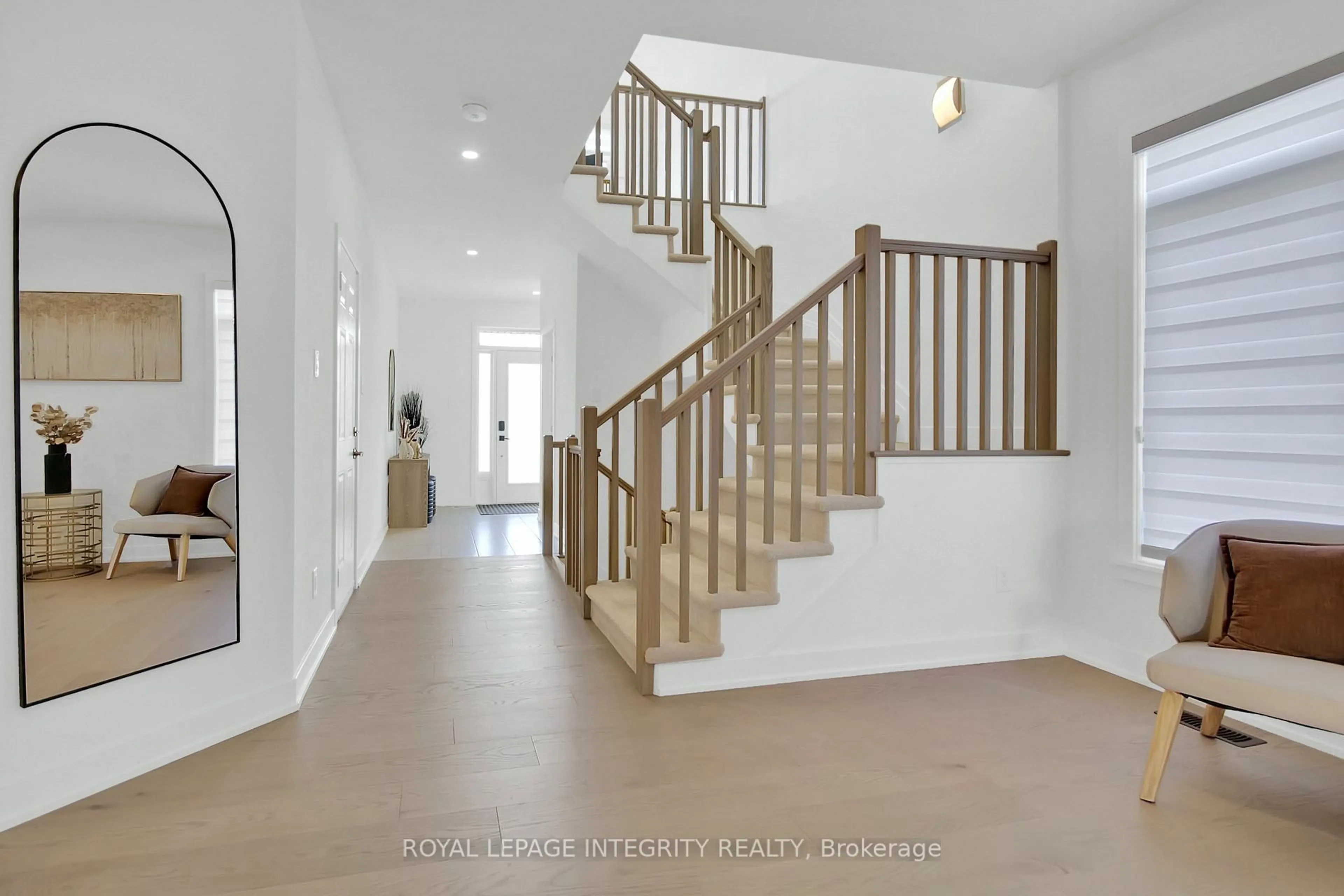 Indoor foyer for 201 Reisling Way, Ottawa Ontario K1T 0X1