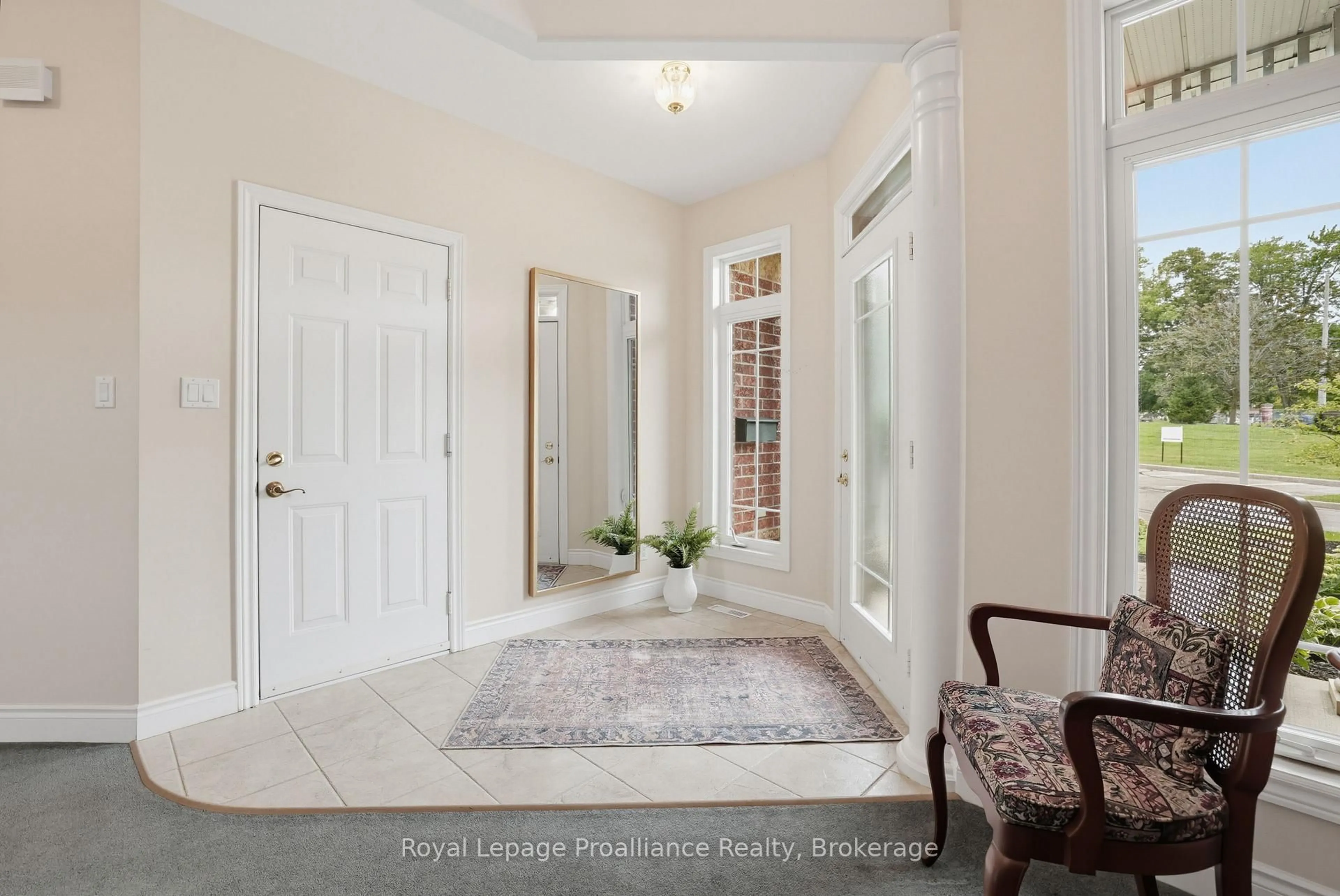 Indoor entryway for 355 Dundas St #17, Belleville Ontario K8P 1B3