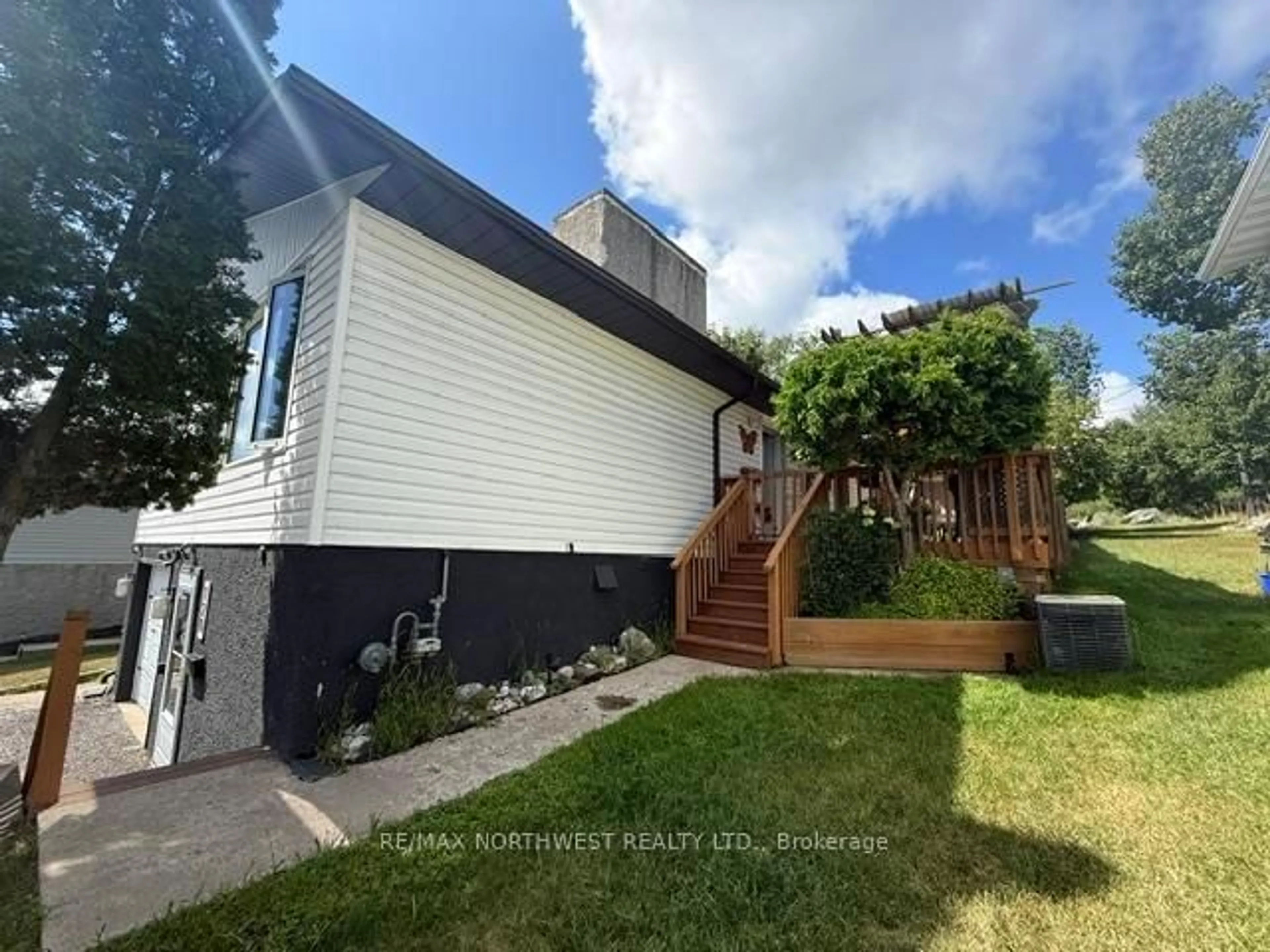 A pic from outside/outdoor area/front of a property/back of a property/a pic from drone, street for 120 Minto Cres, Kenora Ontario P9N 3K2