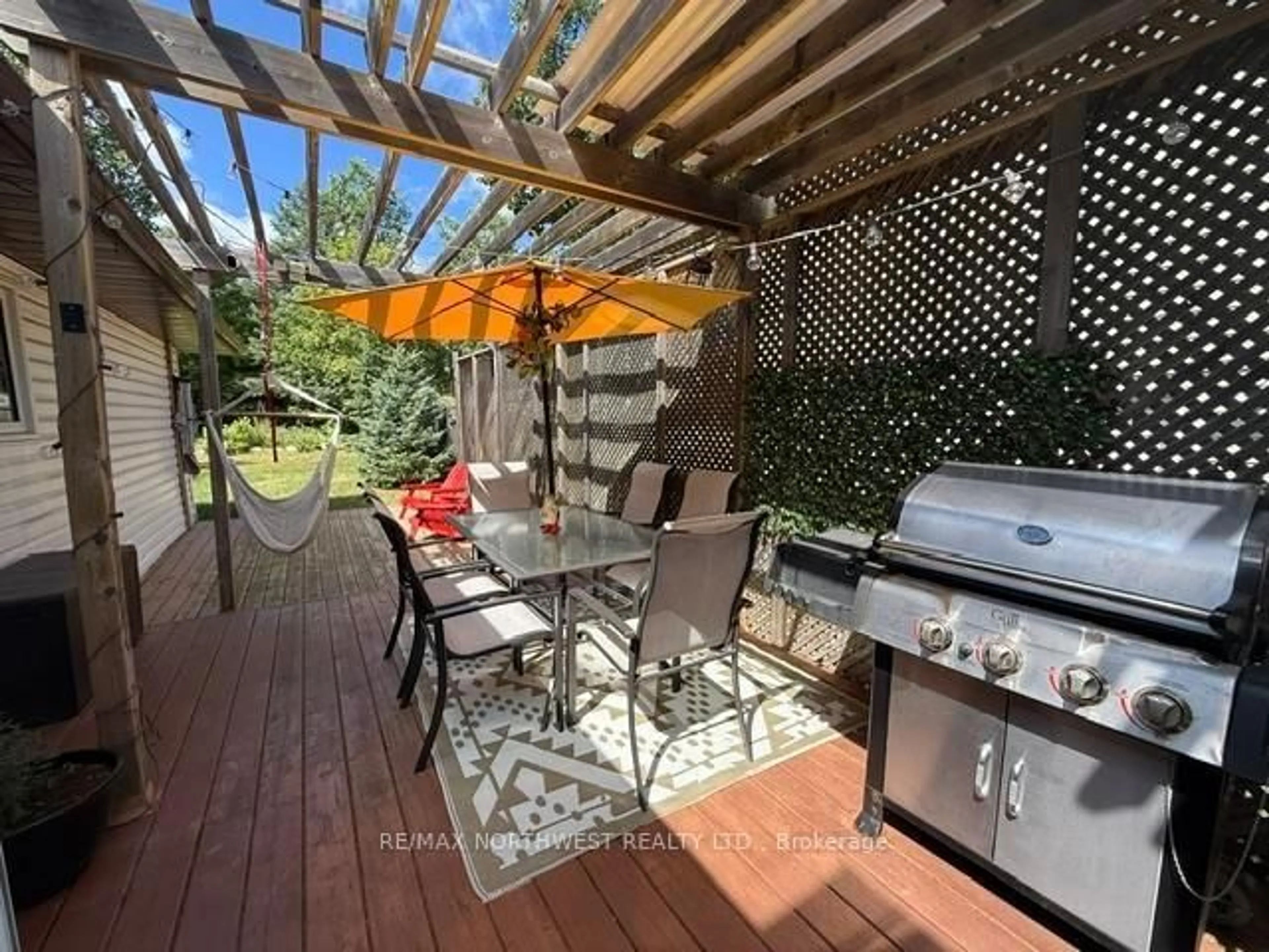 Patio, street for 120 Minto Cres, Kenora Ontario P9N 3K2