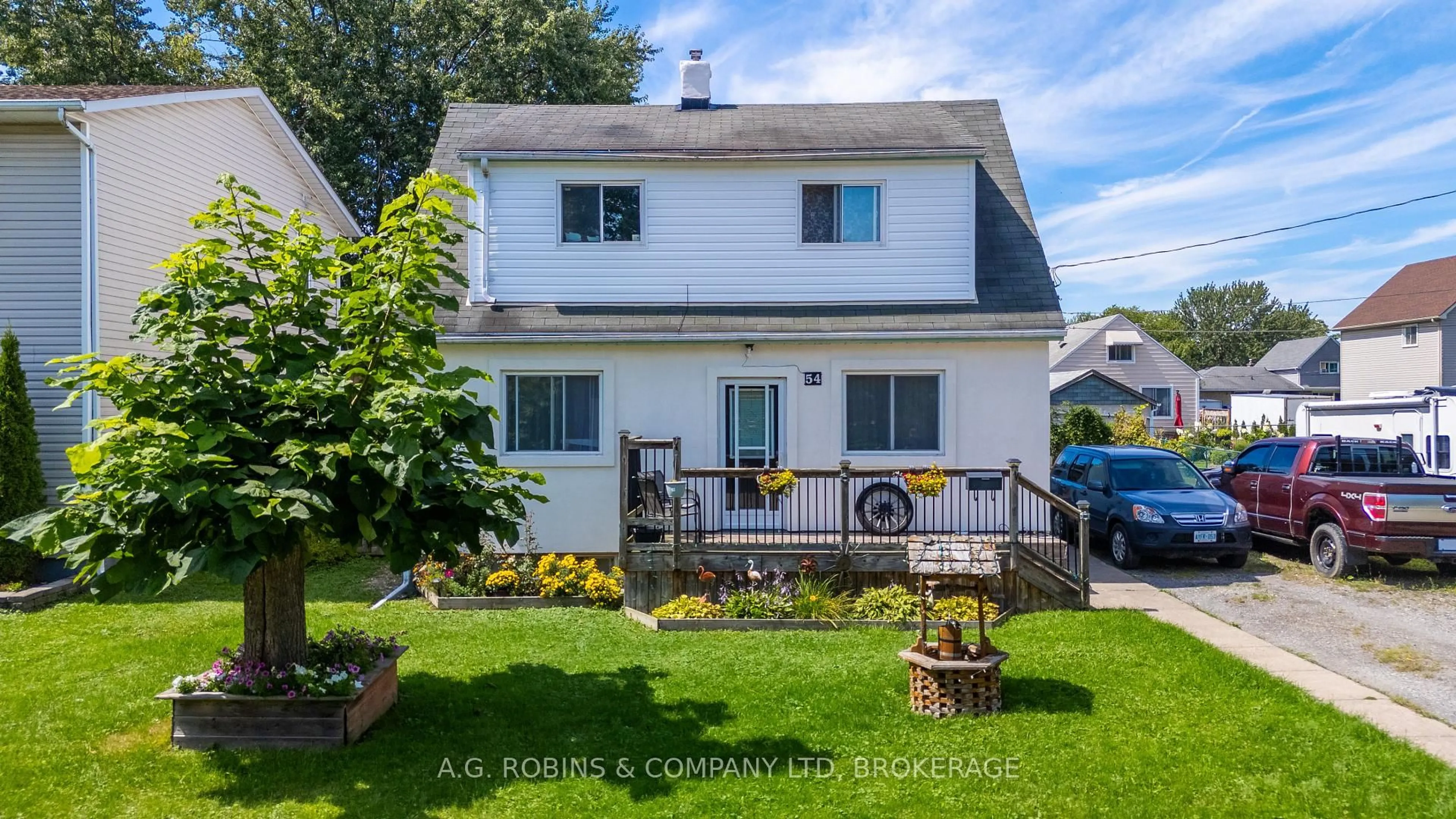 Home with vinyl exterior material, street for 54 Clifford Ave, Welland Ontario L3C 2G1