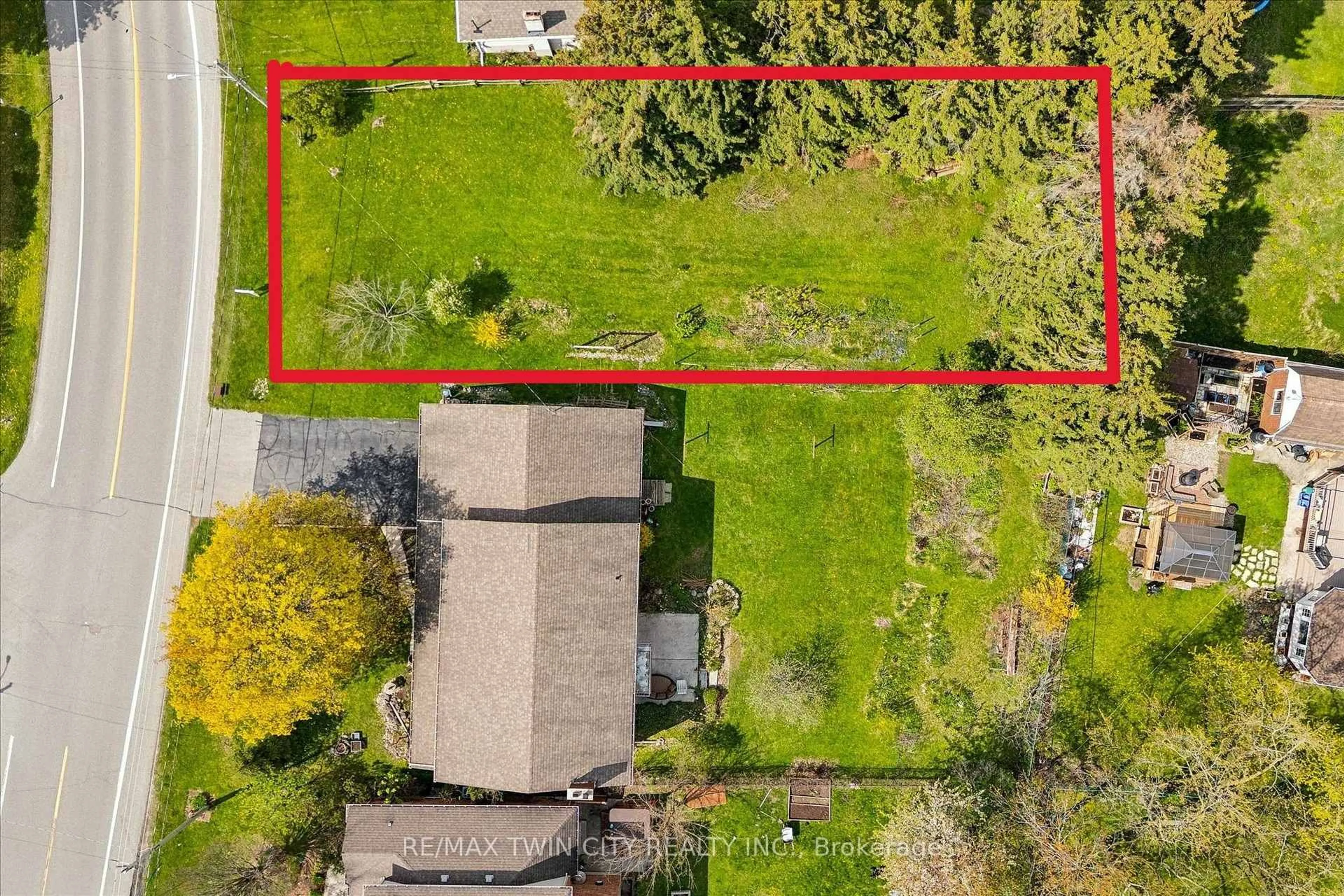 A pic from outside/outdoor area/front of a property/back of a property/a pic from drone, street for 146 Carson Dr, Kitchener Ontario N2B 2Z2