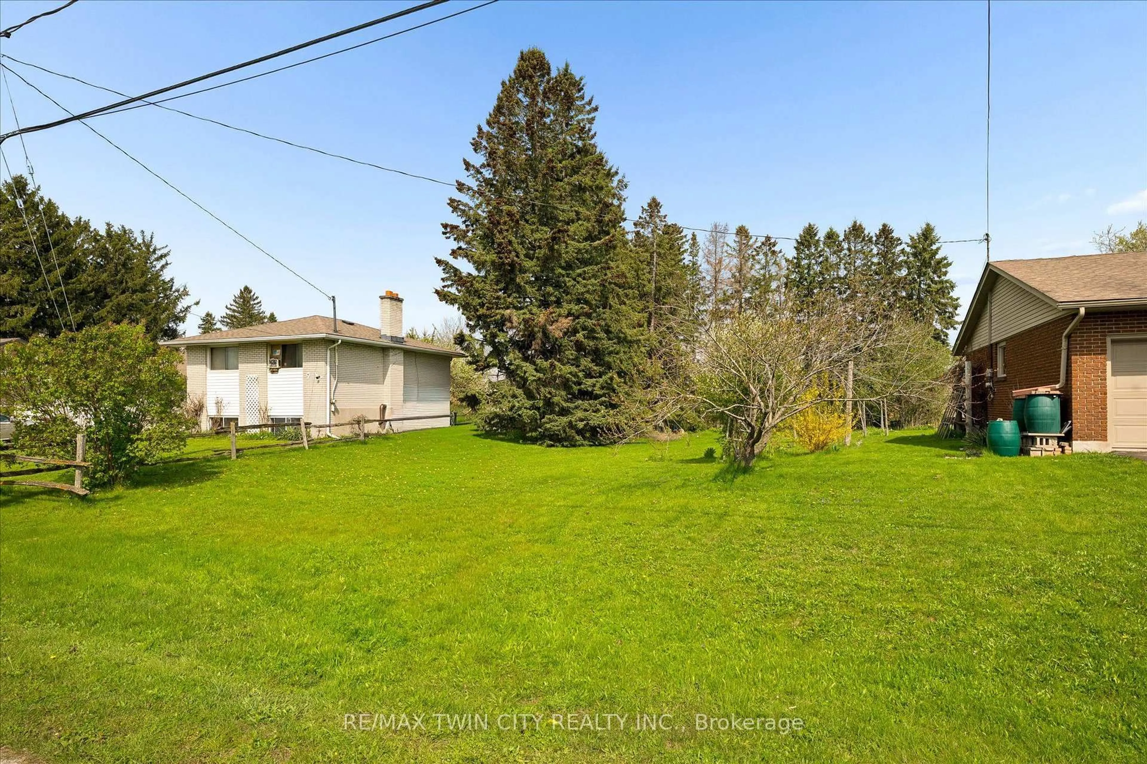 Patio, forest/trees view for 146 Carson Dr, Kitchener Ontario N2B 2Z2