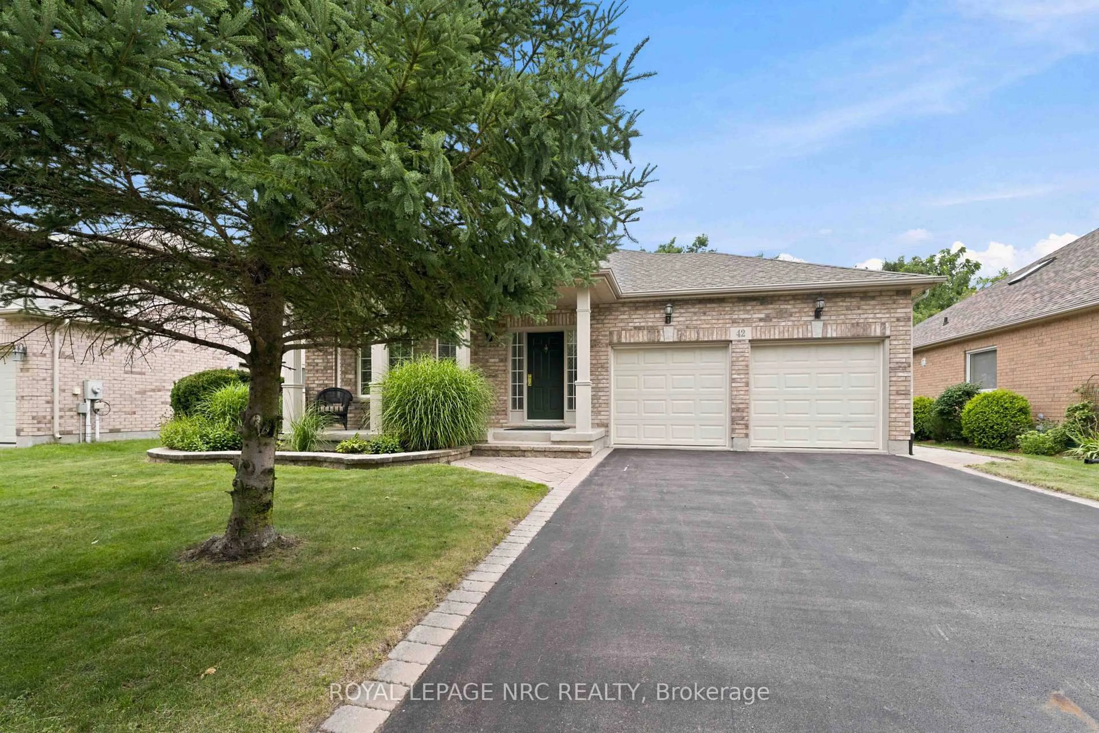 A pic from outside/outdoor area/front of a property/back of a property/a pic from drone, street for 42 Loretta Dr, Niagara-on-the-Lake Ontario L0S 1T0