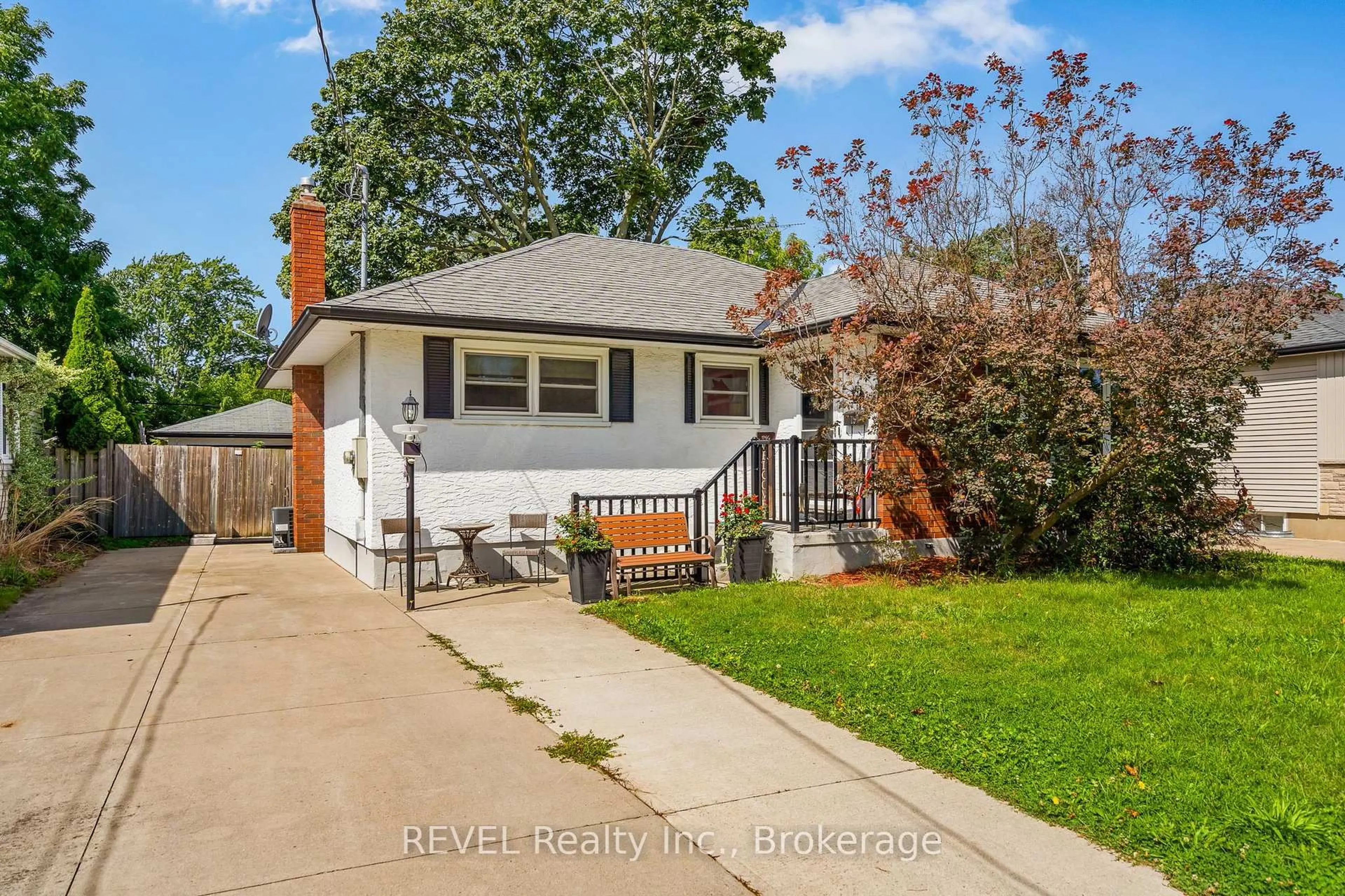 Home with brick exterior material, street for 15 Duncan Dr, St. Catharines Ontario L2N 3N8
