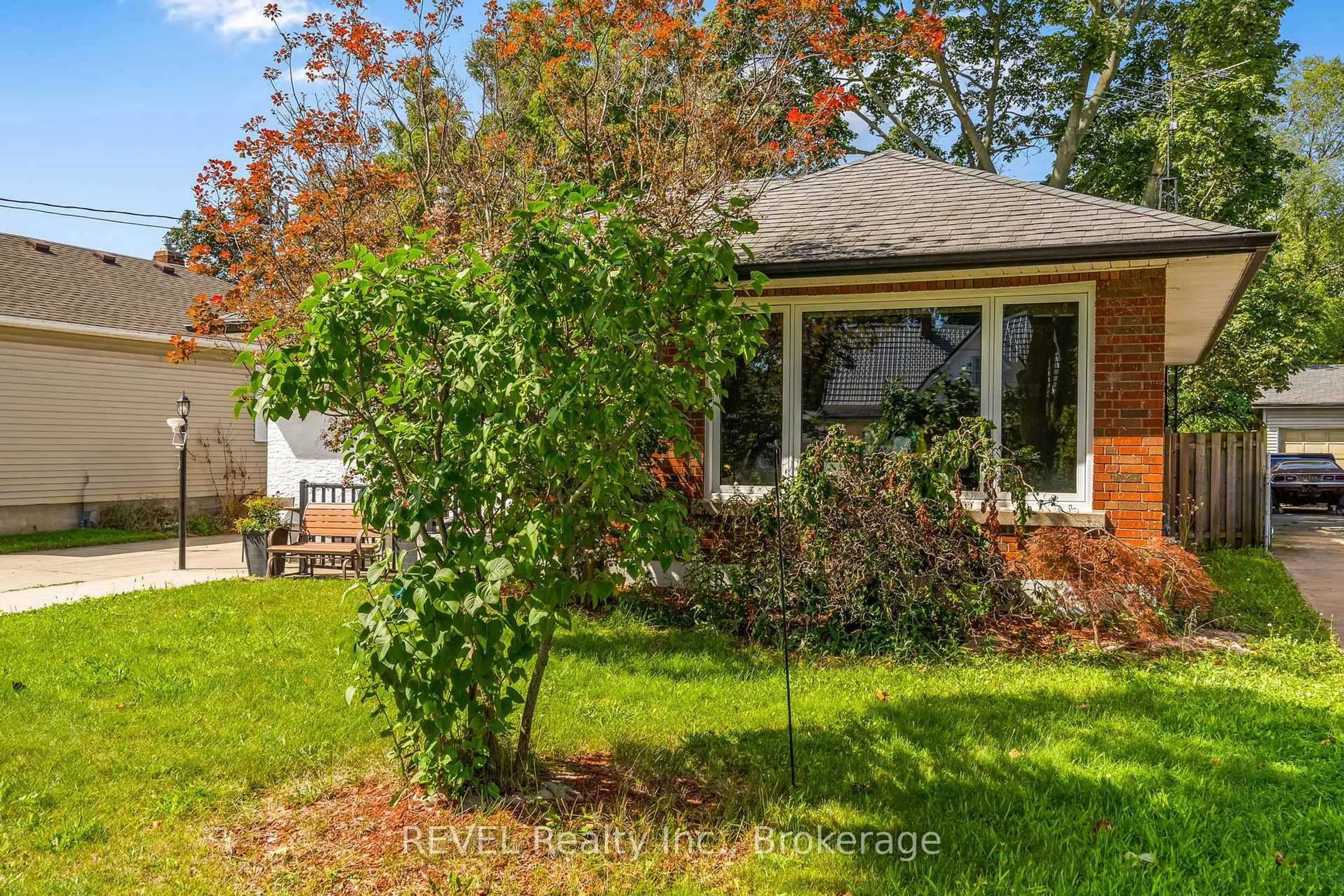 Unknown for 15 Duncan Dr, St. Catharines Ontario L2N 3N8