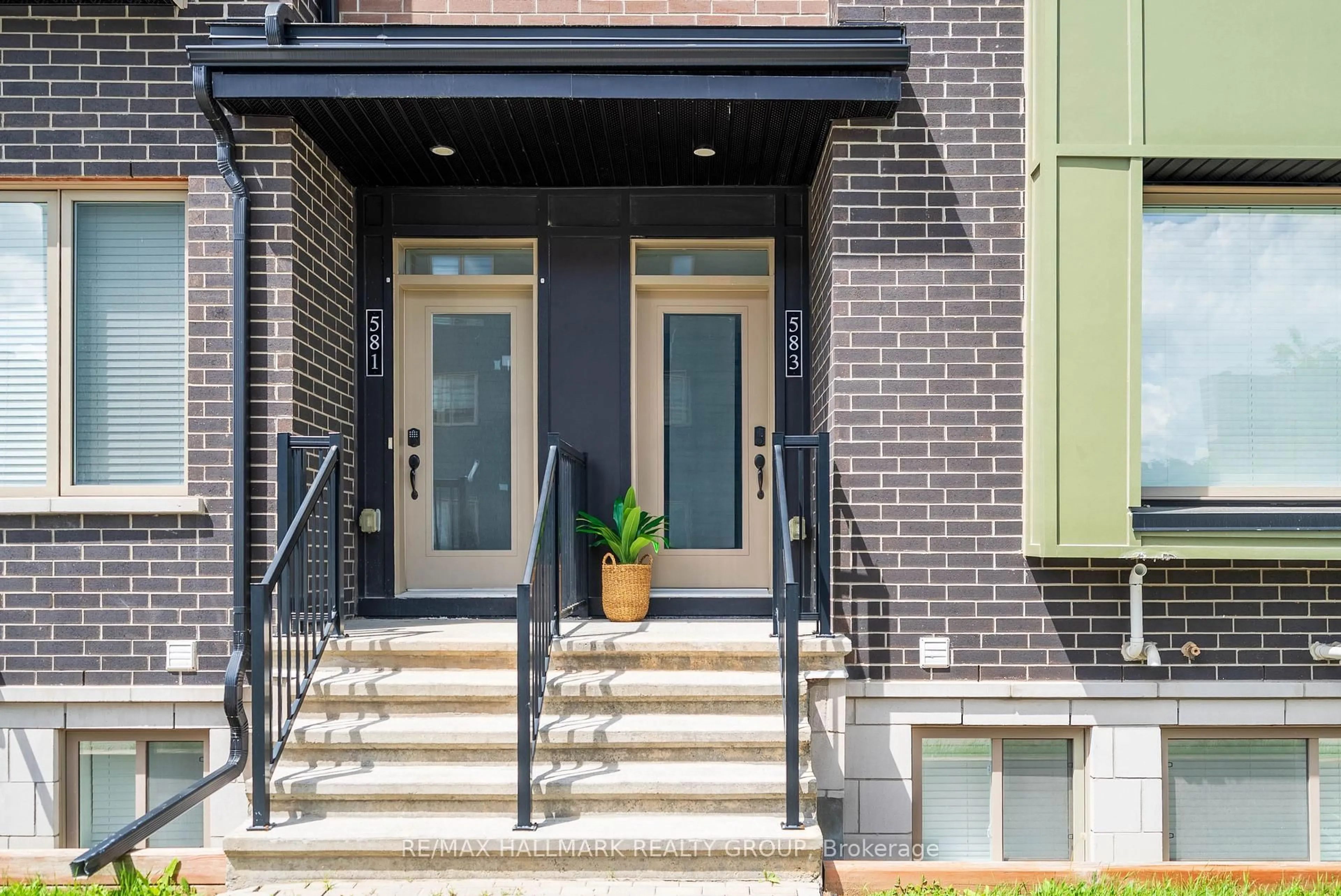 Unknown for 583 Takamose Private #217, Ottawa Ontario K1K 4Z4