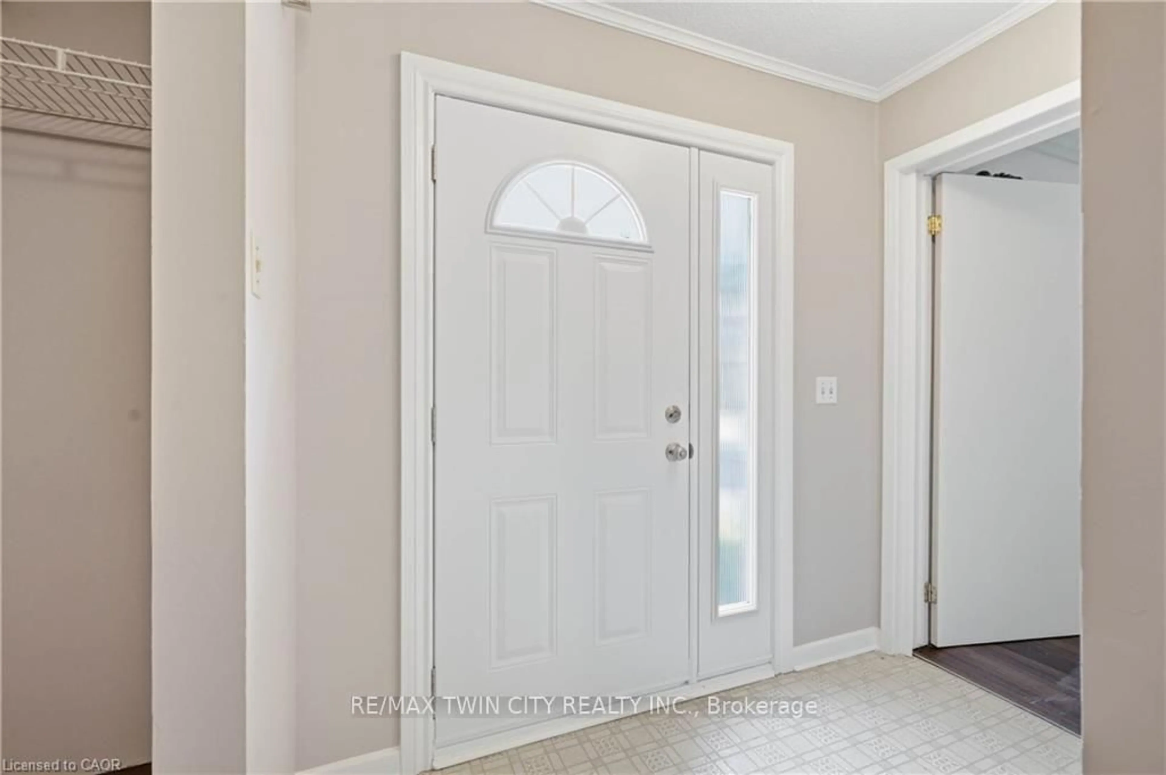 Indoor entryway for 121 University Ave #80, Waterloo Ontario N2J 4J1