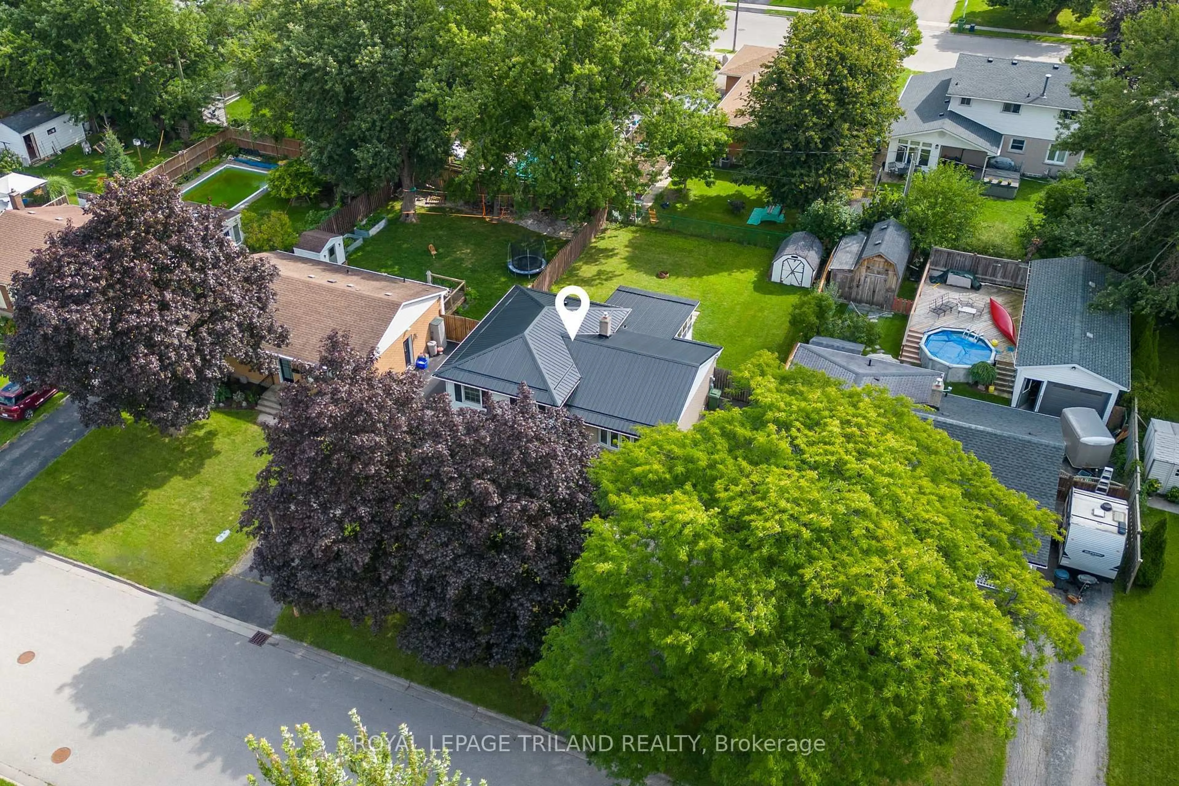 A pic from outside/outdoor area/front of a property/back of a property/a pic from drone, street for 18 Laurier Rd, St. Thomas Ontario N5P 3N7