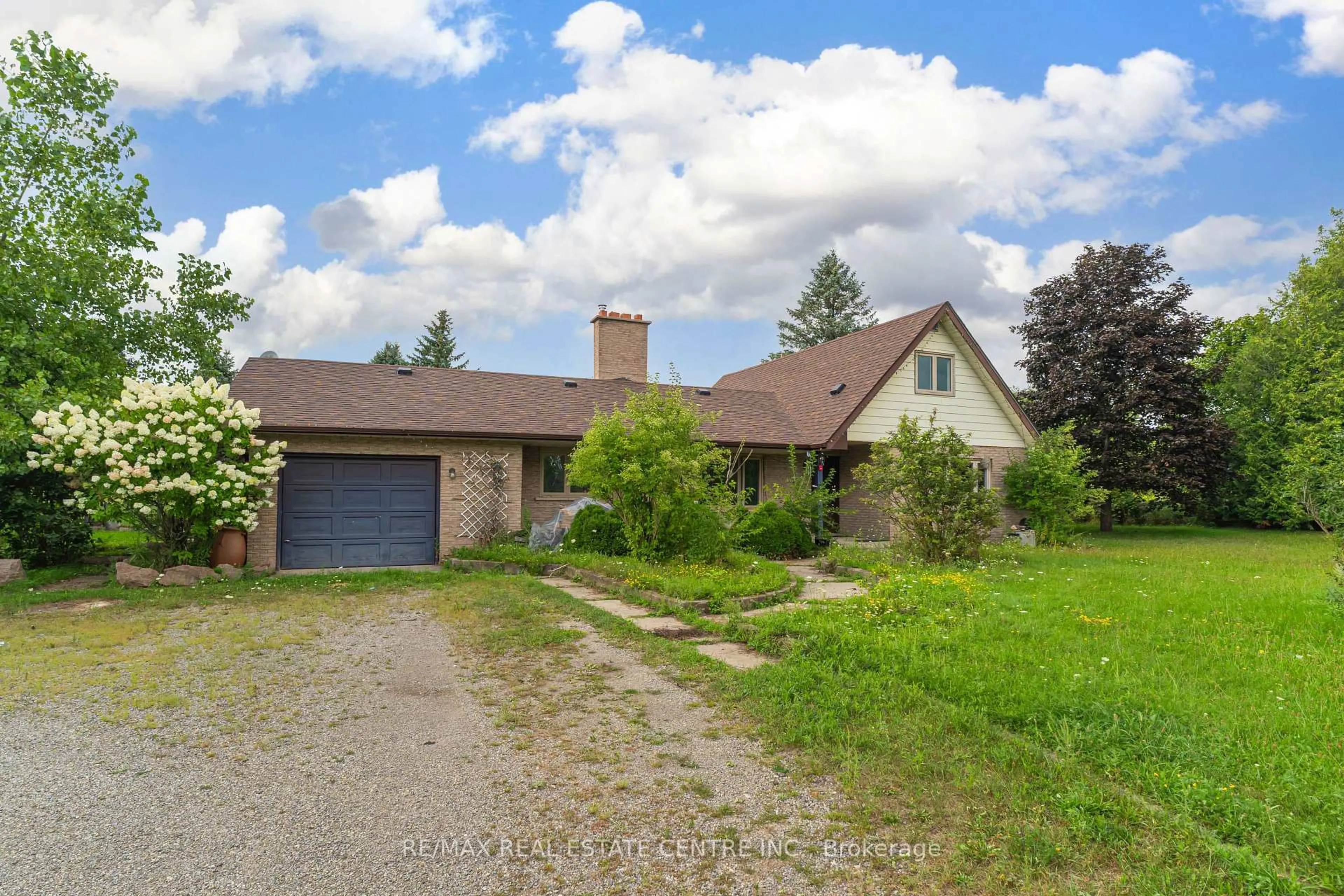 A pic from outside/outdoor area/front of a property/back of a property/a pic from drone, street for 8438 HWY 7, Guelph/Eramosa Ontario N0B 2K0