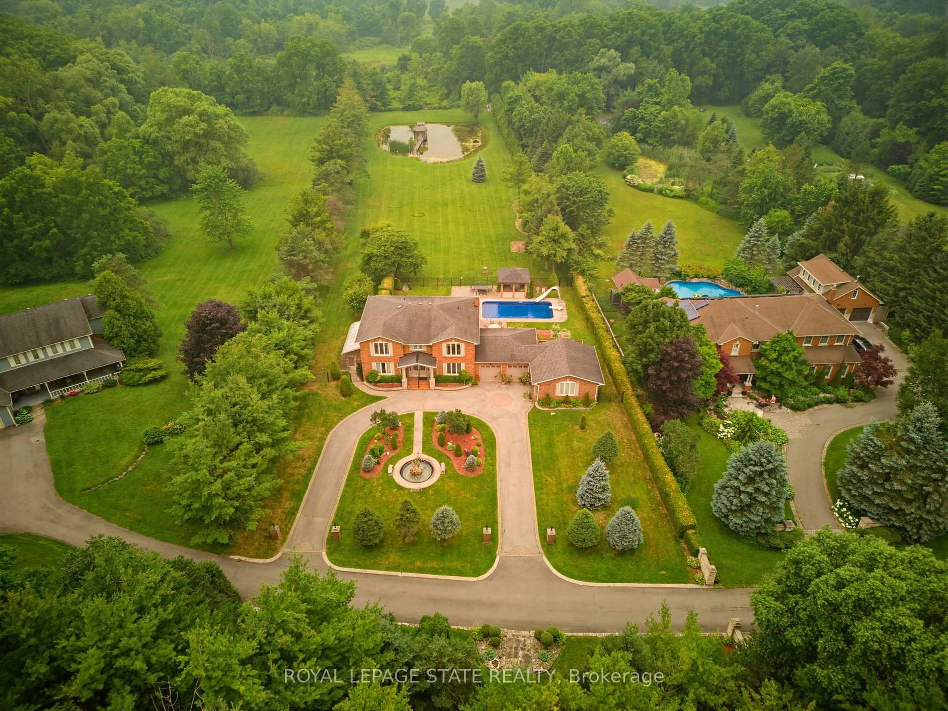A pic from outside/outdoor area/front of a property/back of a property/a pic from drone, unknown for 348 Shaver Rd, Hamilton Ontario L9G 4K5