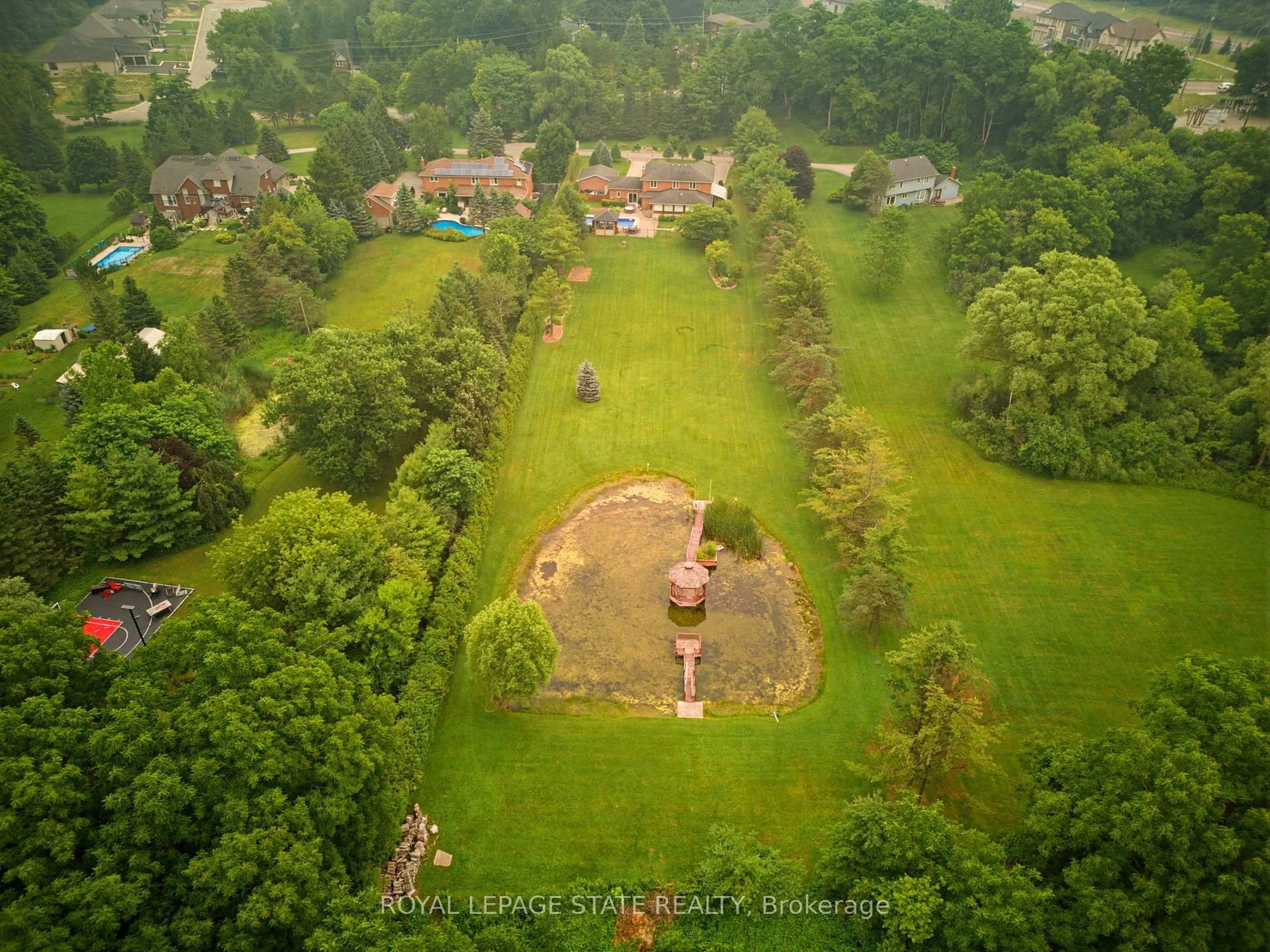 A pic from outside/outdoor area/front of a property/back of a property/a pic from drone, unknown for 348 Shaver Rd, Hamilton Ontario L9G 4K5