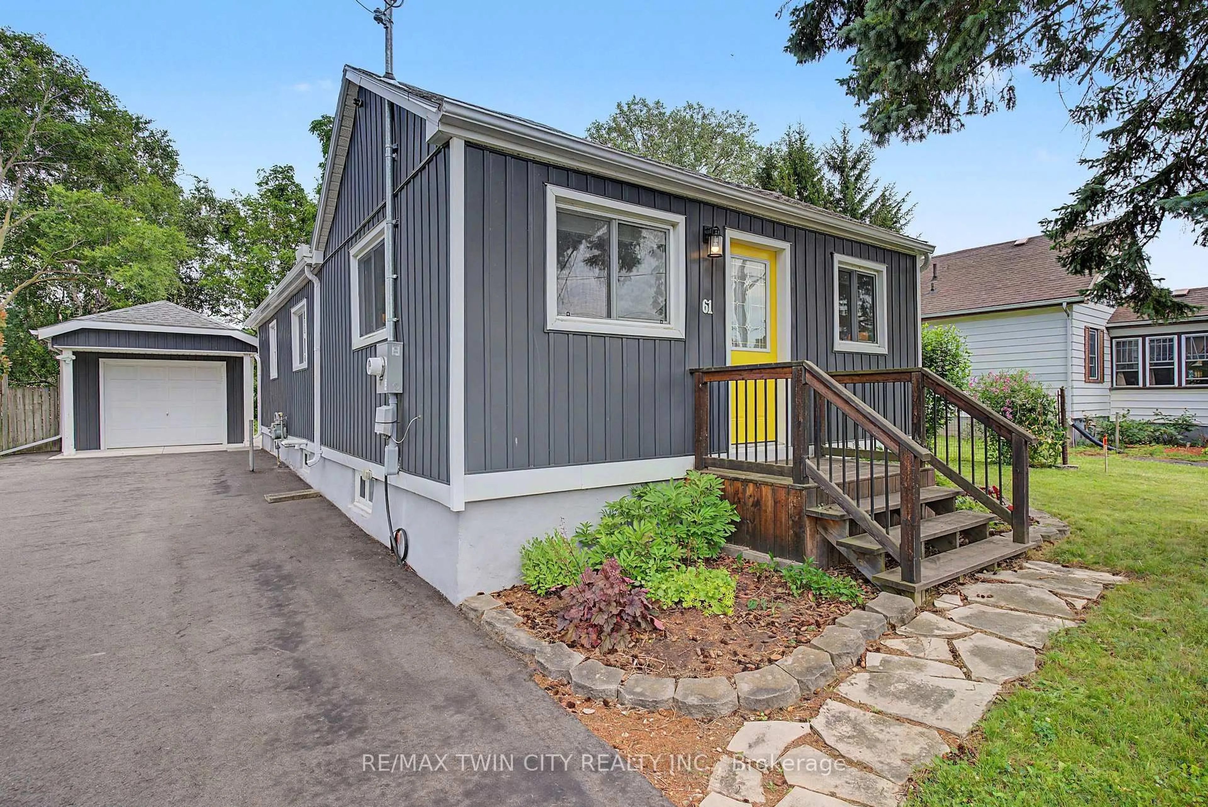 Home with vinyl exterior material, street for 61 Maud St, Woodstock Ontario N4S 3Y5