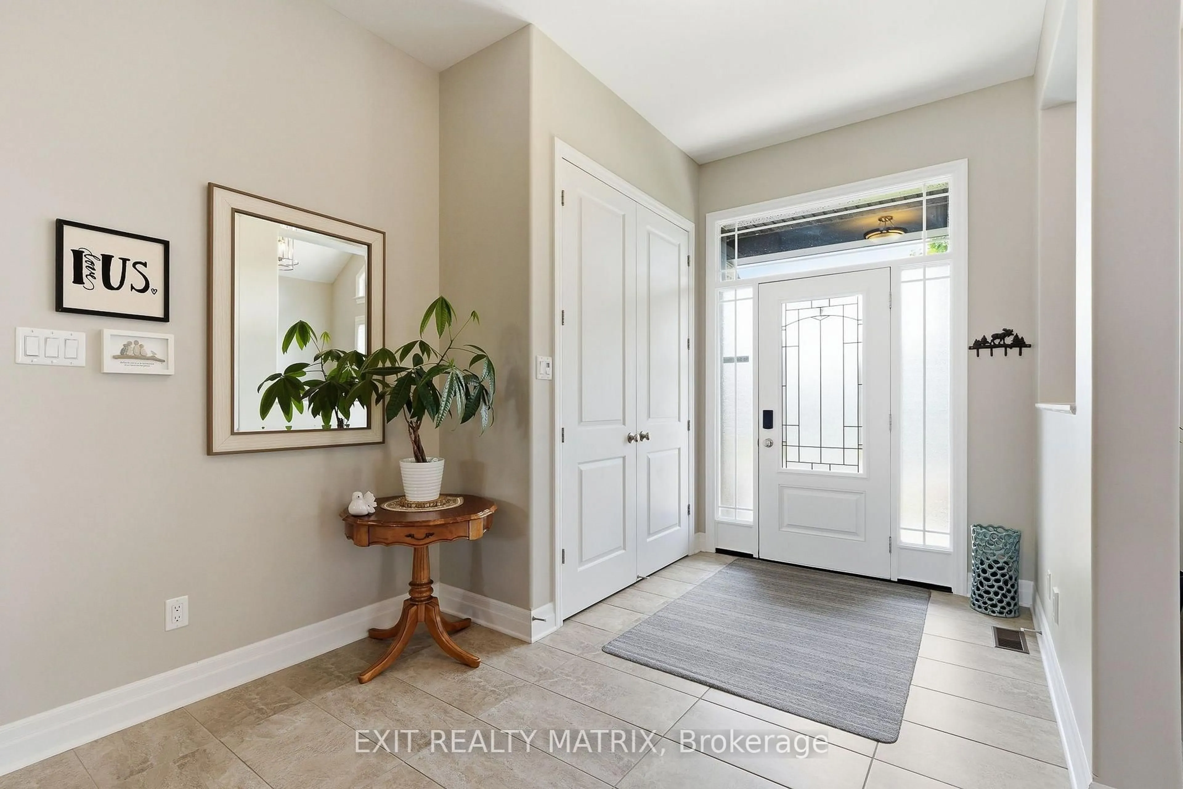 Indoor entryway for 2208 Catherine St, Clarence-Rockland Ontario K4K 0K7