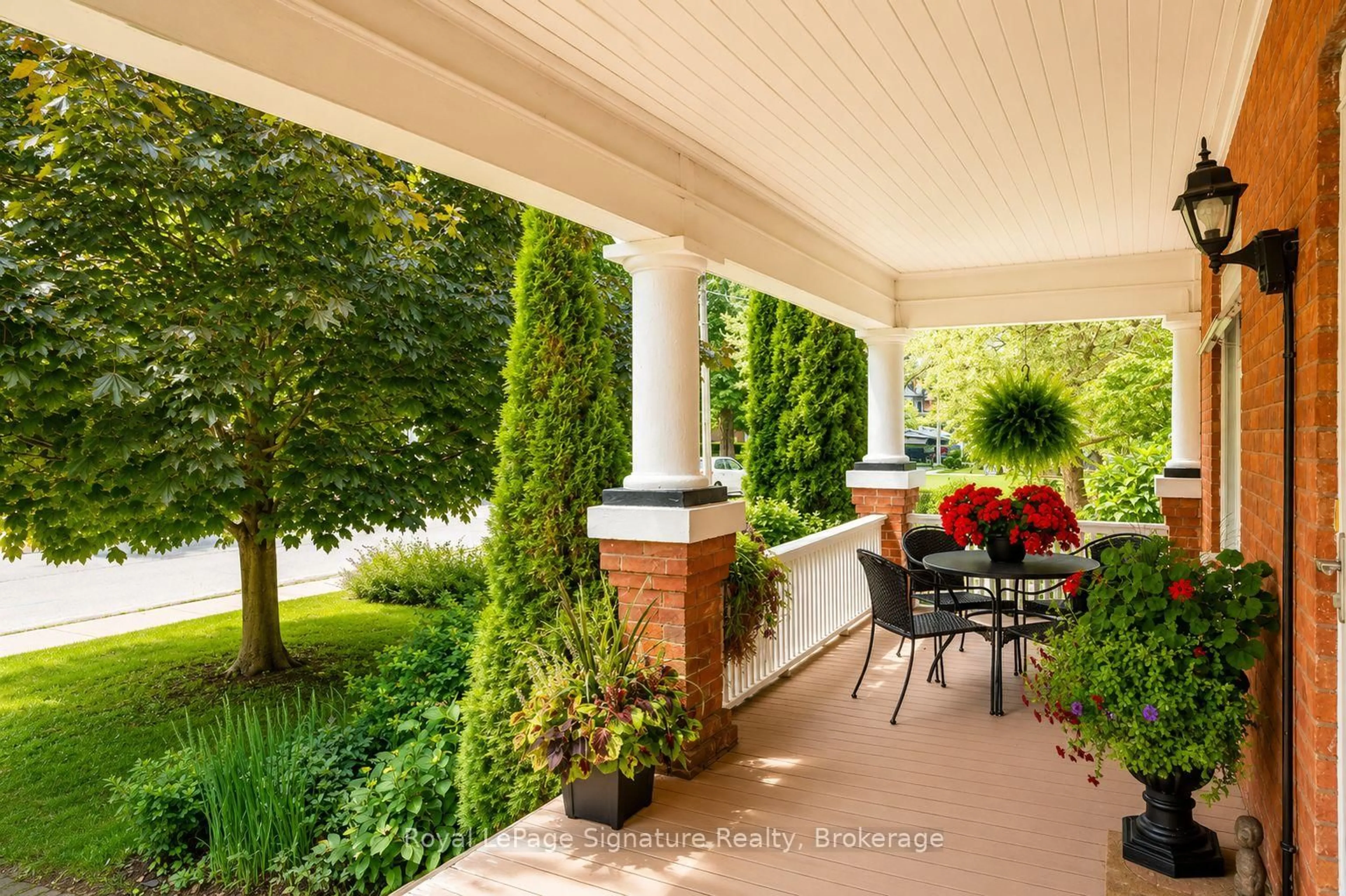 Patio, street for 76 Trowbridge St, Meaford Ontario N4L 1G3