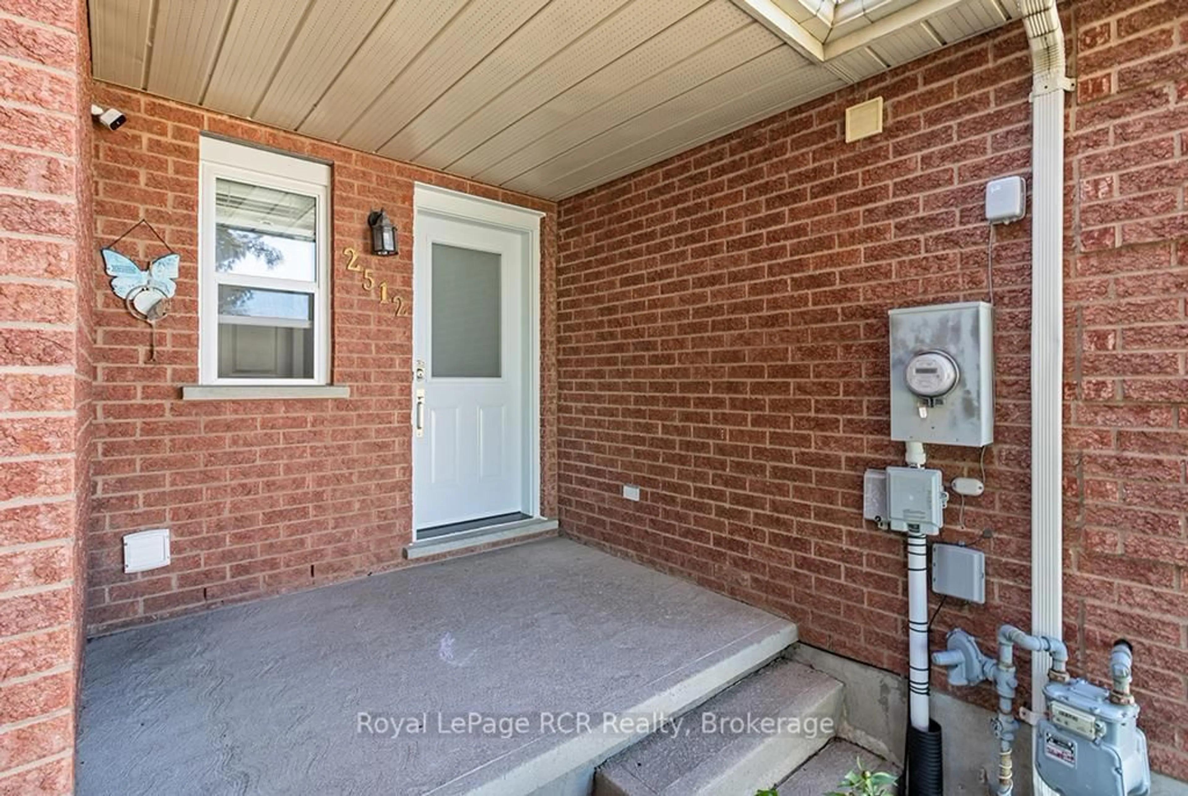 Indoor entryway for 2512 8th Avenue A, Owen Sound Ontario N4K 6W5