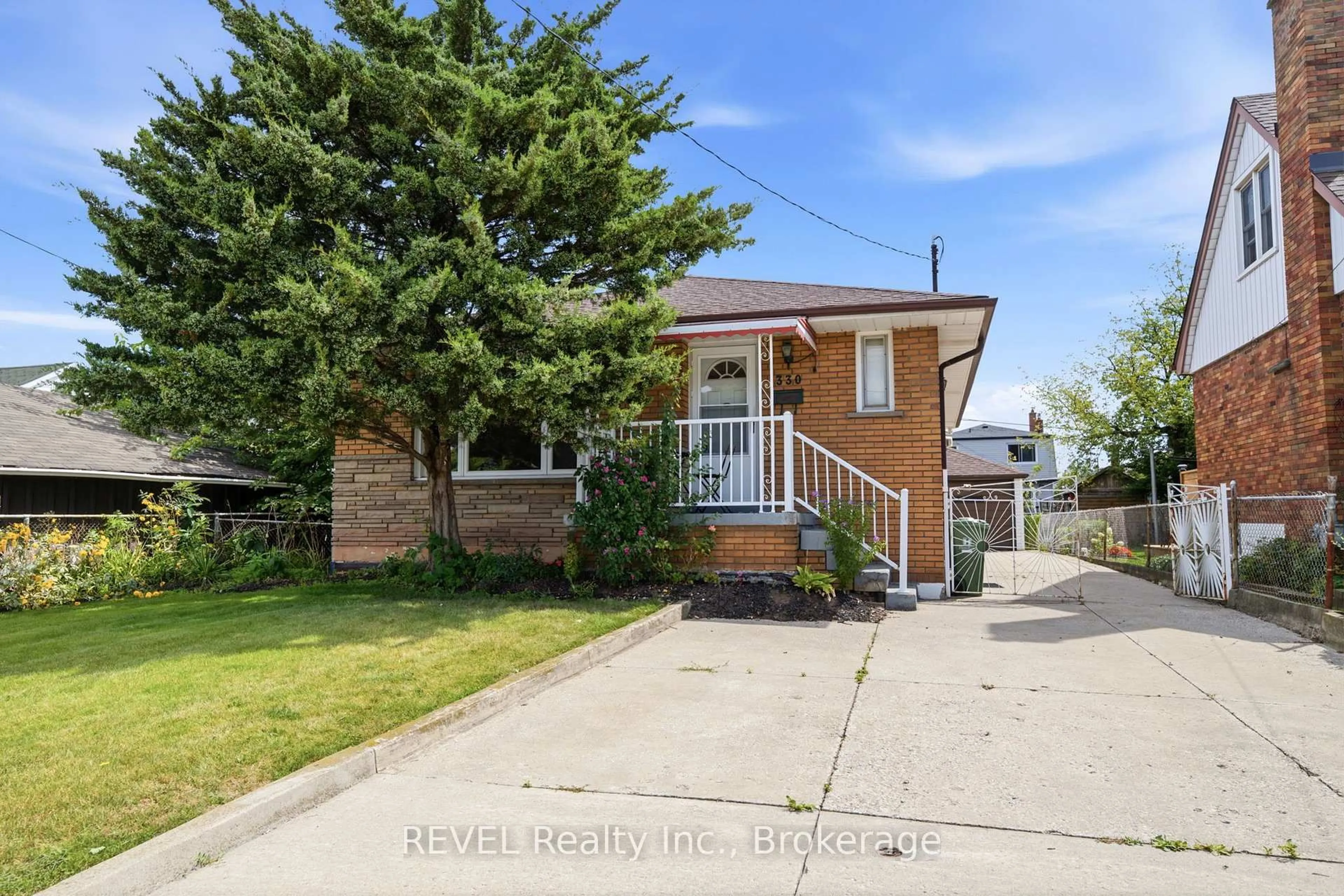 Home with brick exterior material, street for 330 Waverly St, Hamilton Ontario L8H 6P9