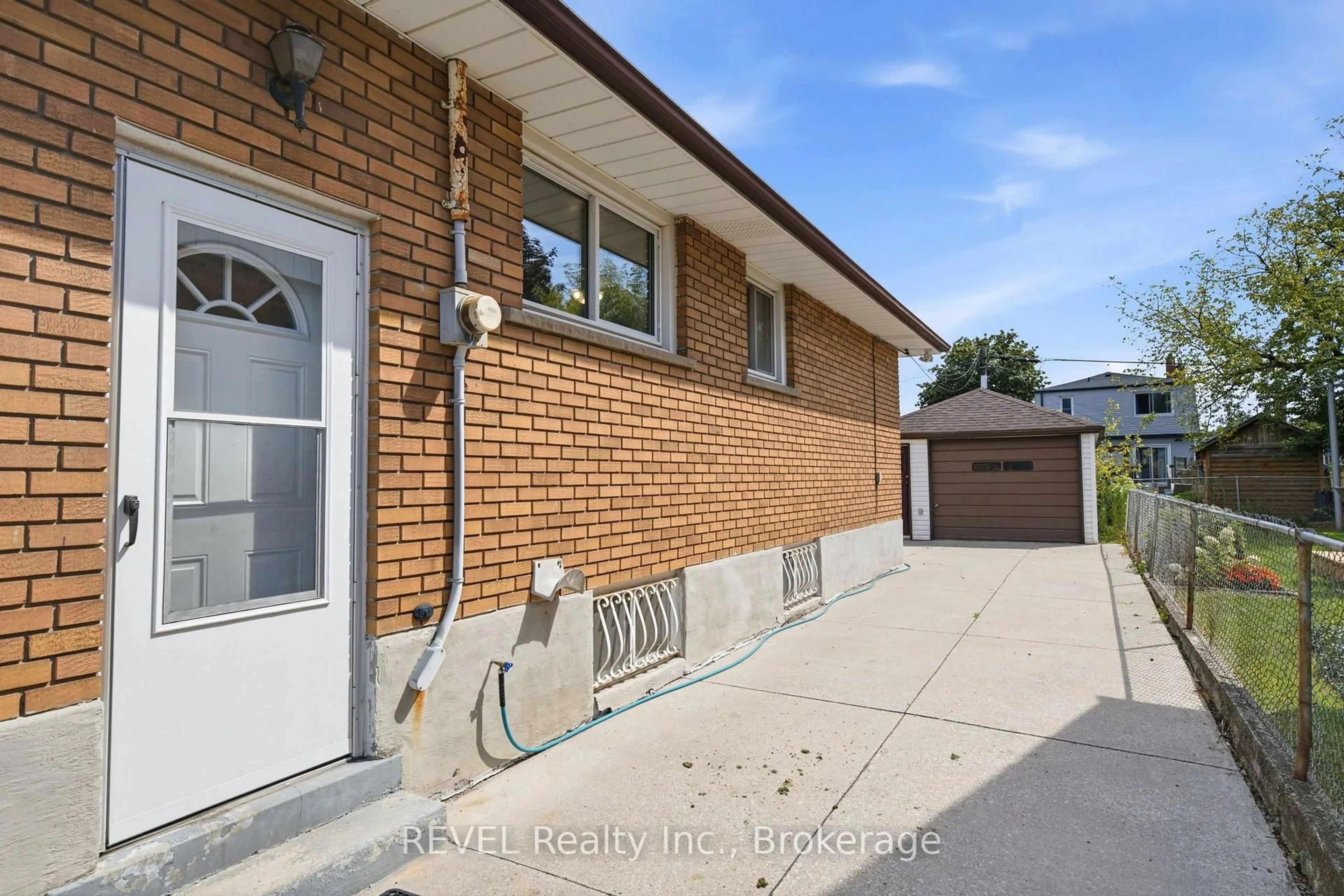 Home with brick exterior material, street for 330 Waverly St, Hamilton Ontario L8H 6P9
