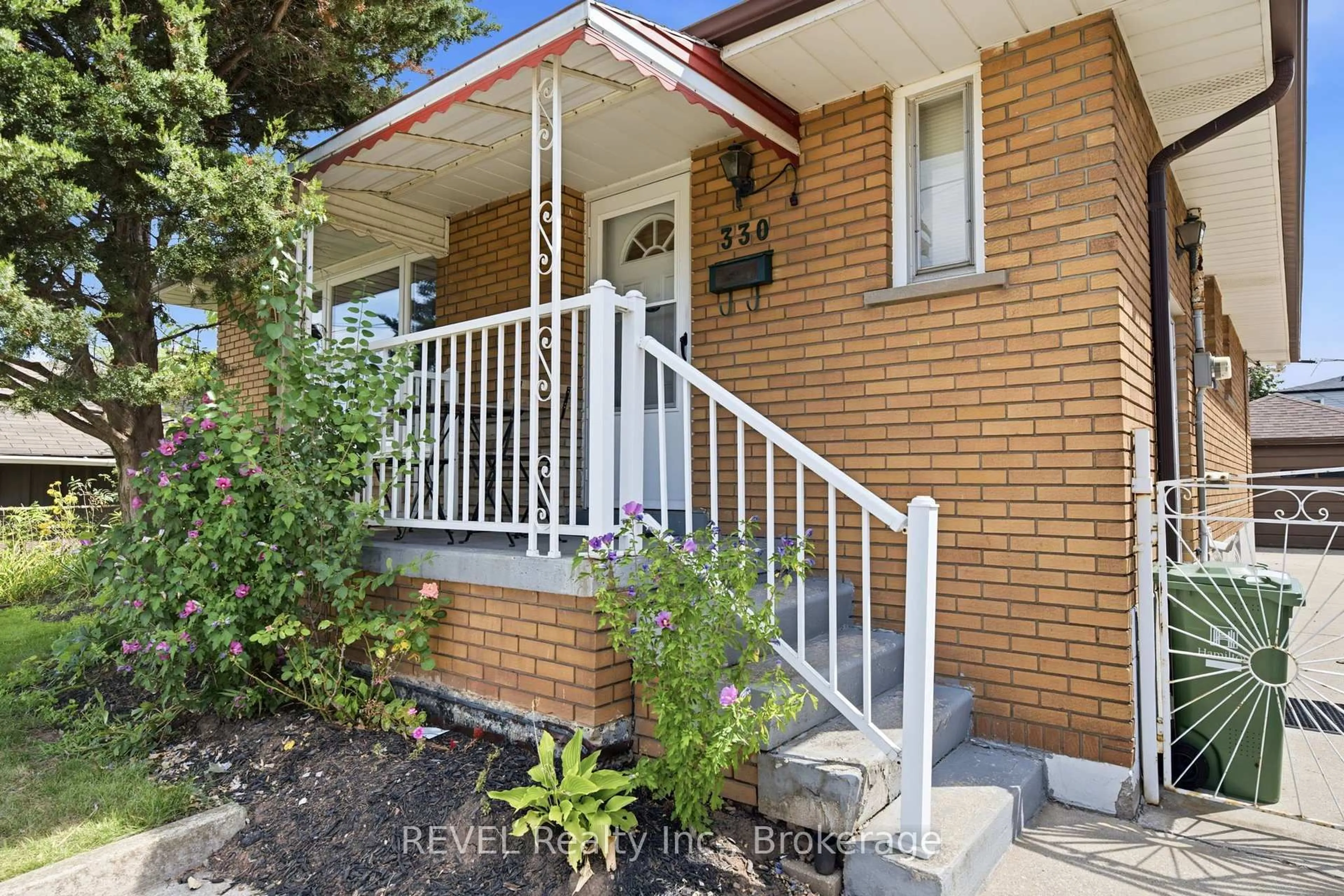 Home with brick exterior material, street for 330 Waverly St, Hamilton Ontario L8H 6P9