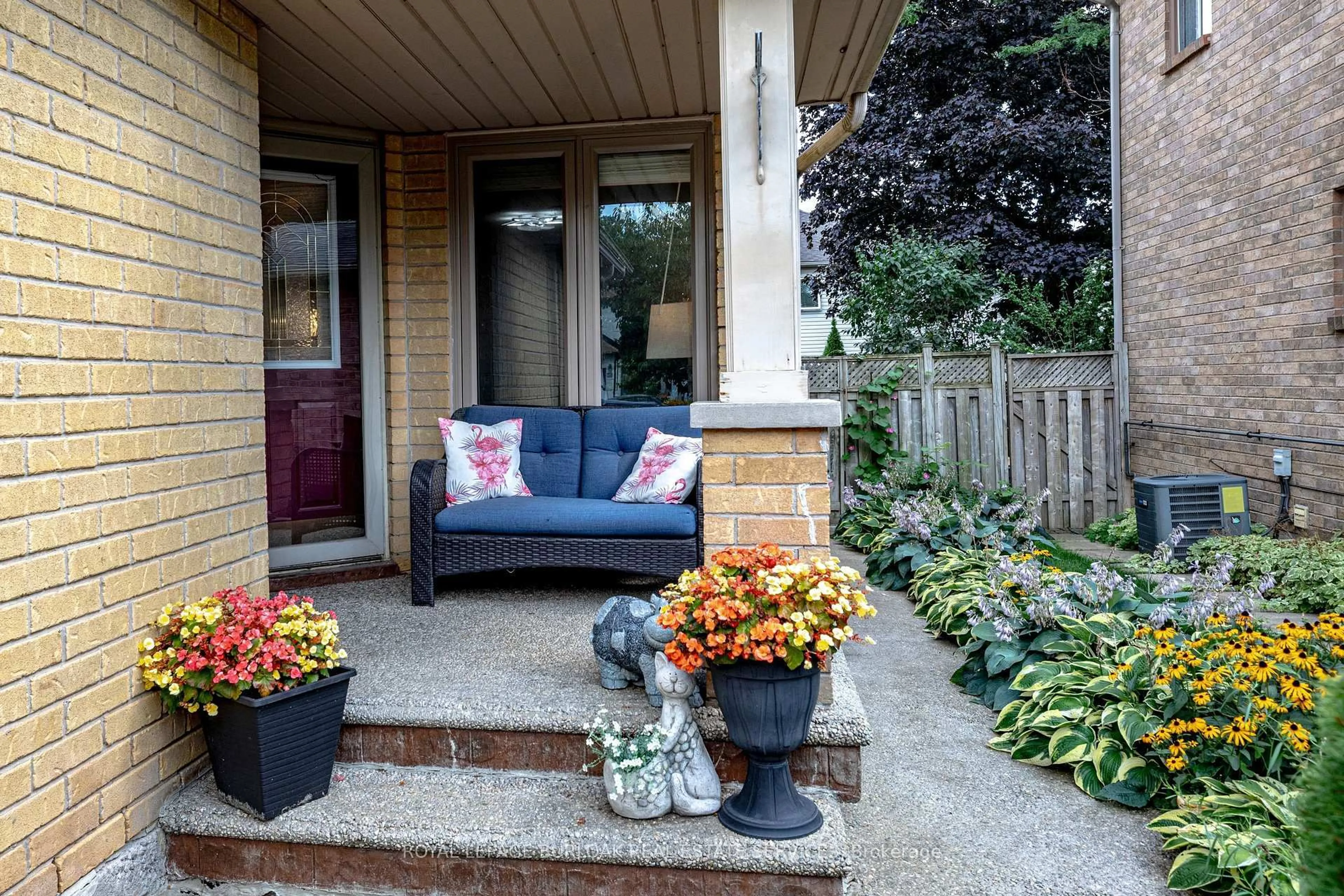 Patio, street for 31 Grindstone Way, Hamilton Ontario L9H 7B7